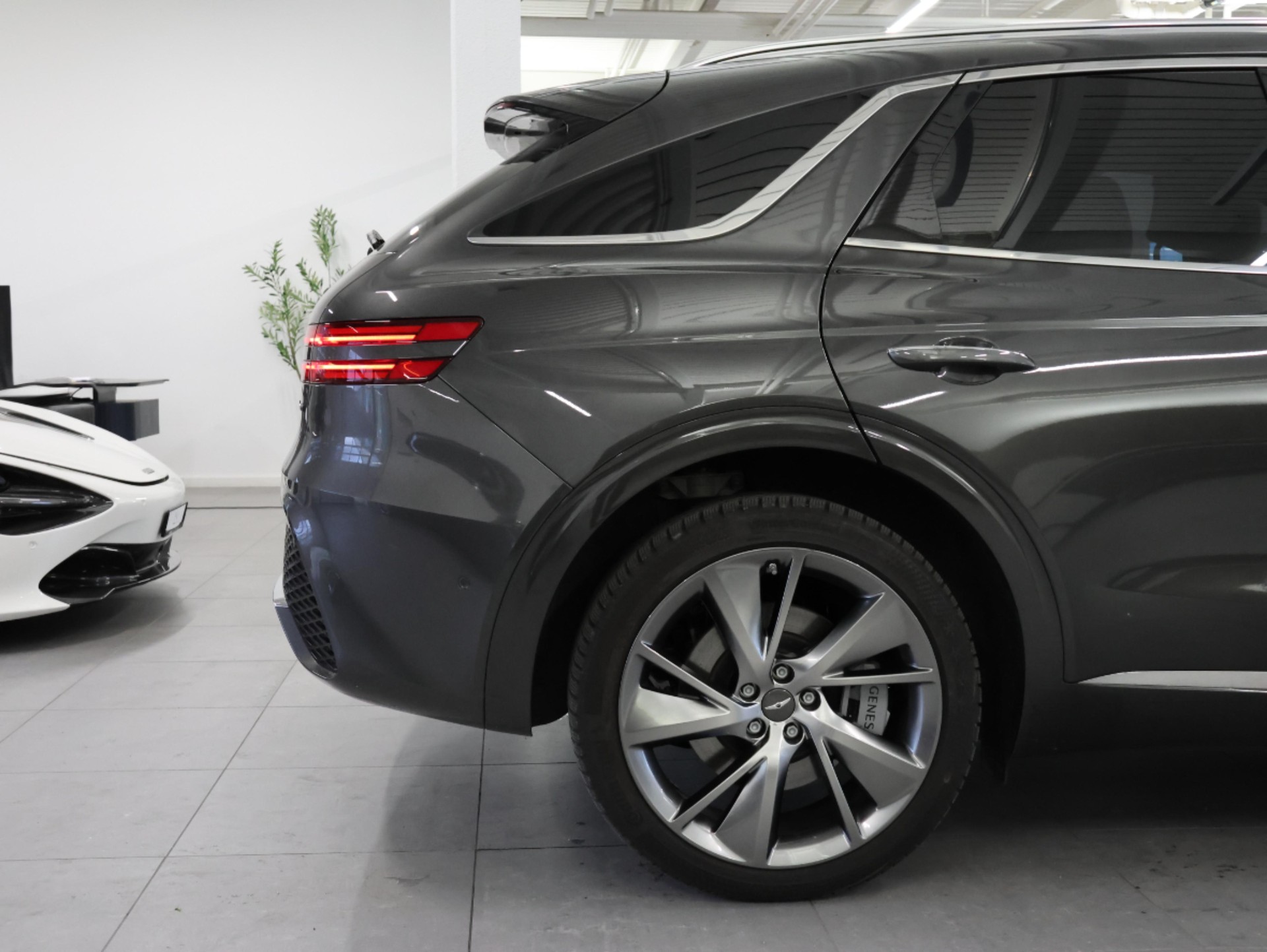 GENESIS GV70 2.2 CRDI Luxury AT8 AWD *Panoramadach* *Luxury Packet* *Fortlaufende Werksgarantie*-image-11