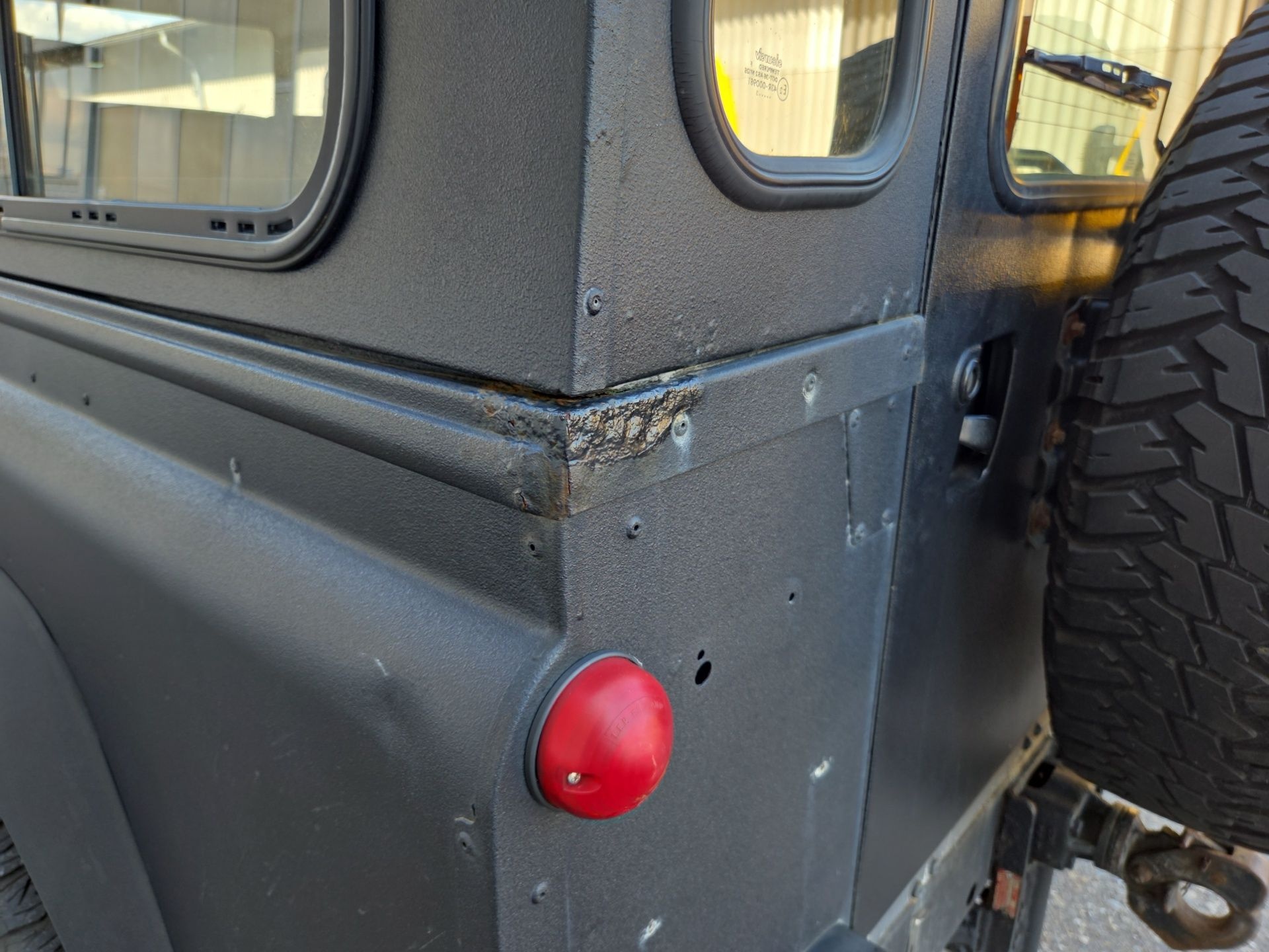 LAND ROVER Defender 110 SW 2.5 Td5-image-13