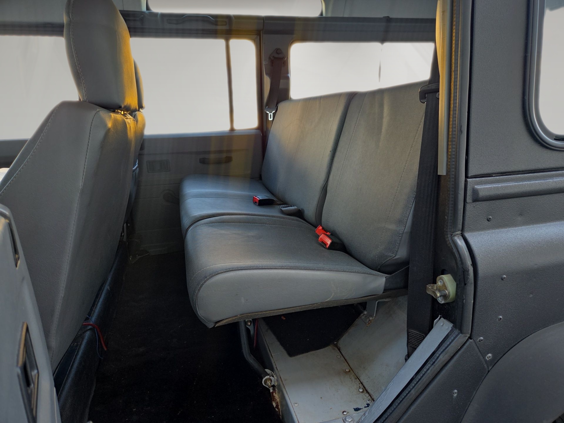 LAND ROVER Defender 110 SW 2.5 Td5-image-8