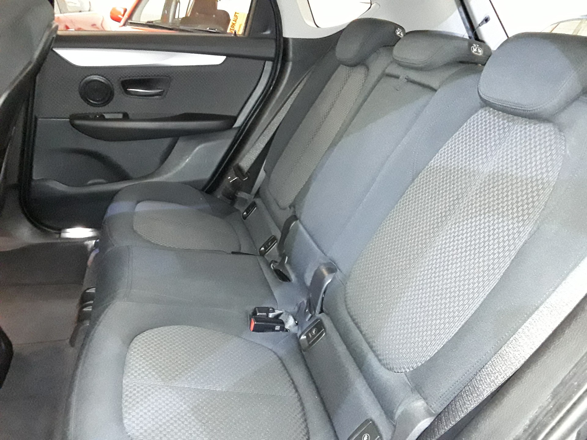 BMW 220i Active Tourer-image-6