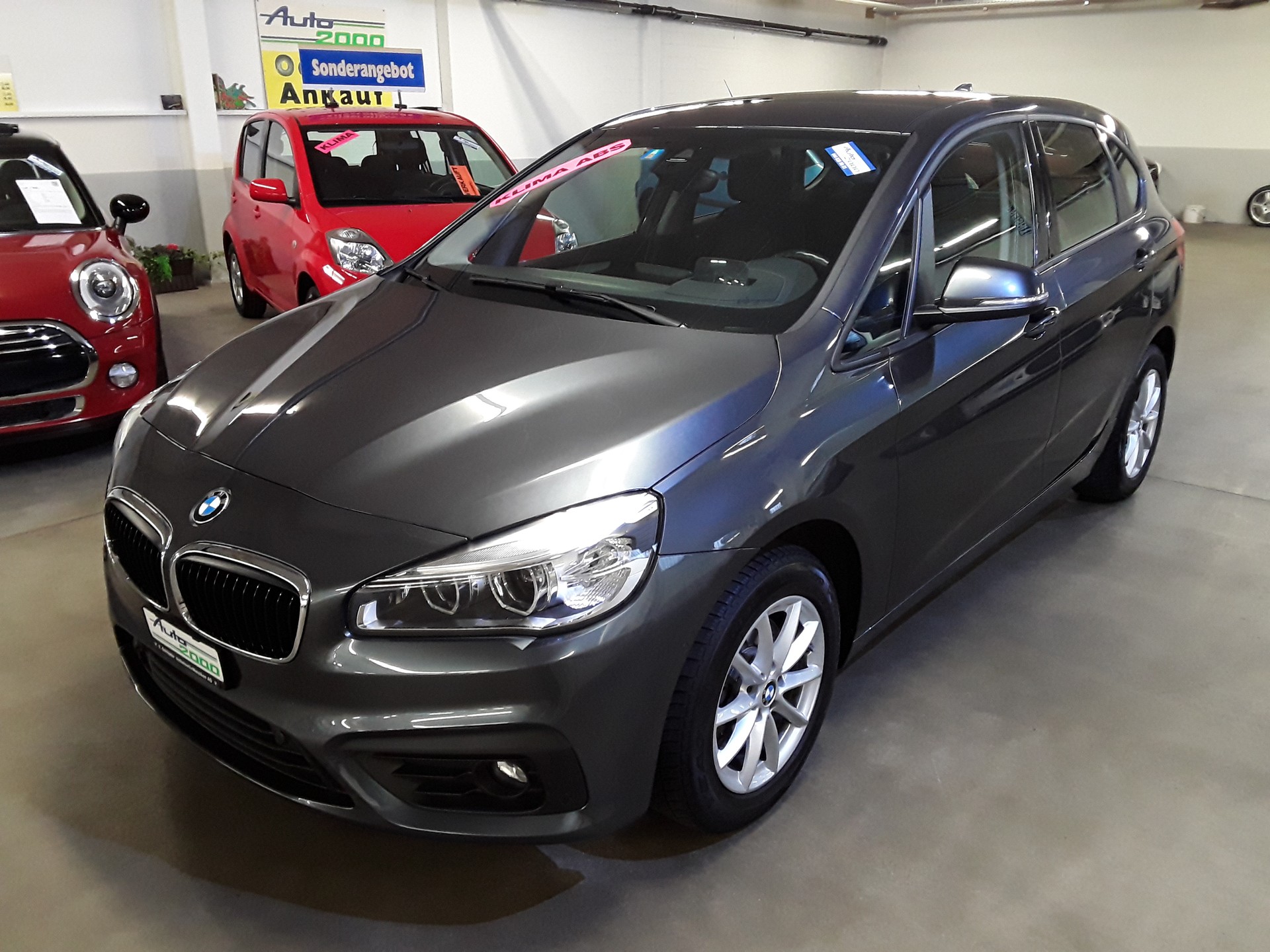 BMW 220i Active Tourer-image-0