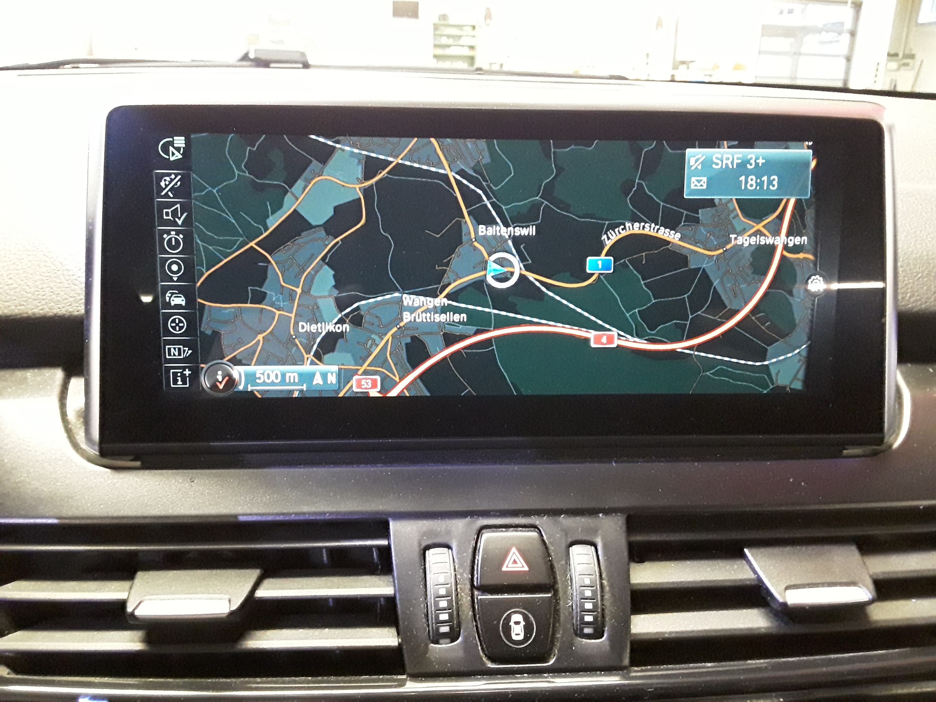 BMW 220i Active Tourer-image-11