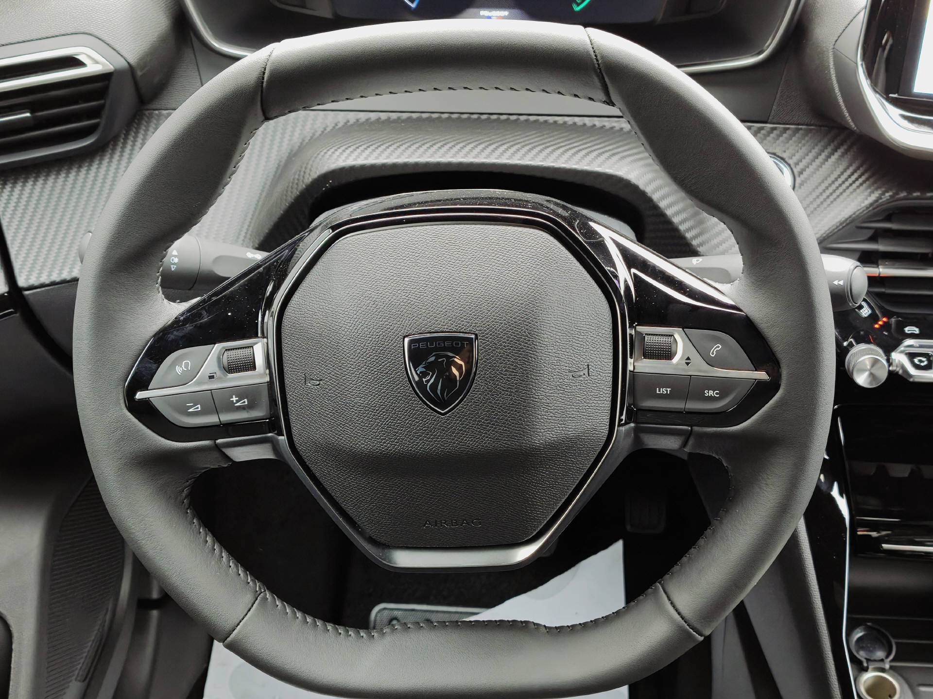 PEUGEOT 2008 e-Allure-image-12