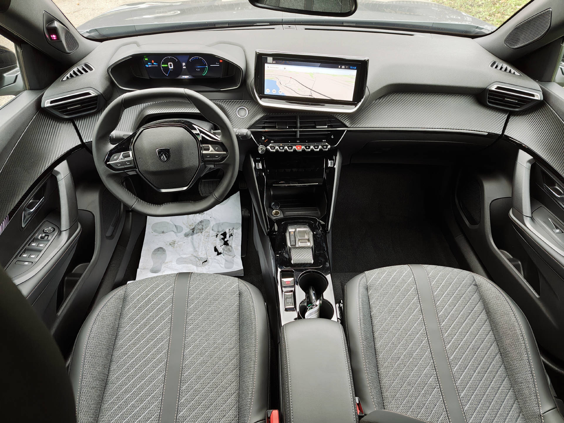 PEUGEOT 2008 e-Allure-image-11