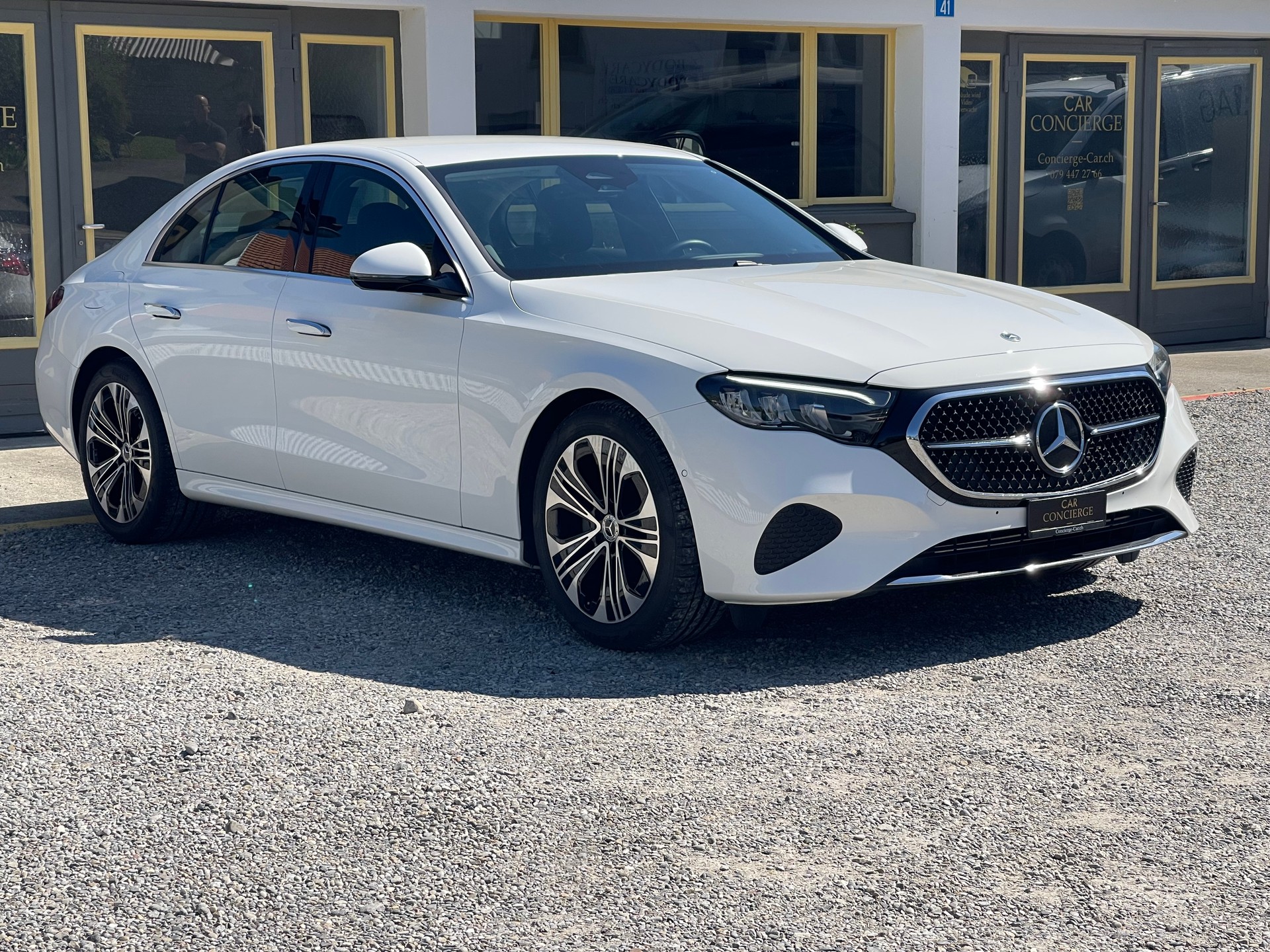 MERCEDES-BENZ E 200 9G-Tronic-image-1