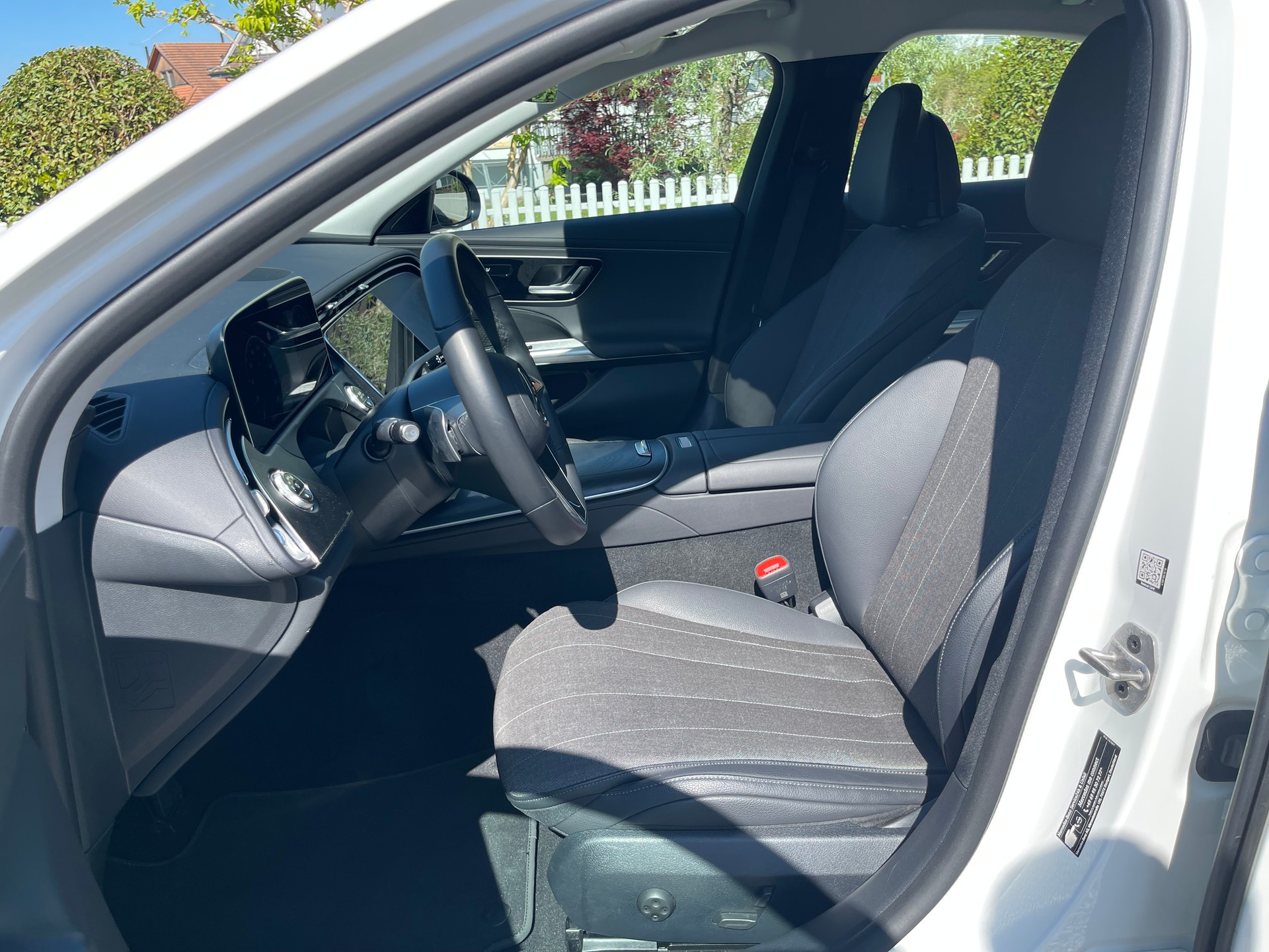 MERCEDES-BENZ E 200 9G-Tronic-image-9