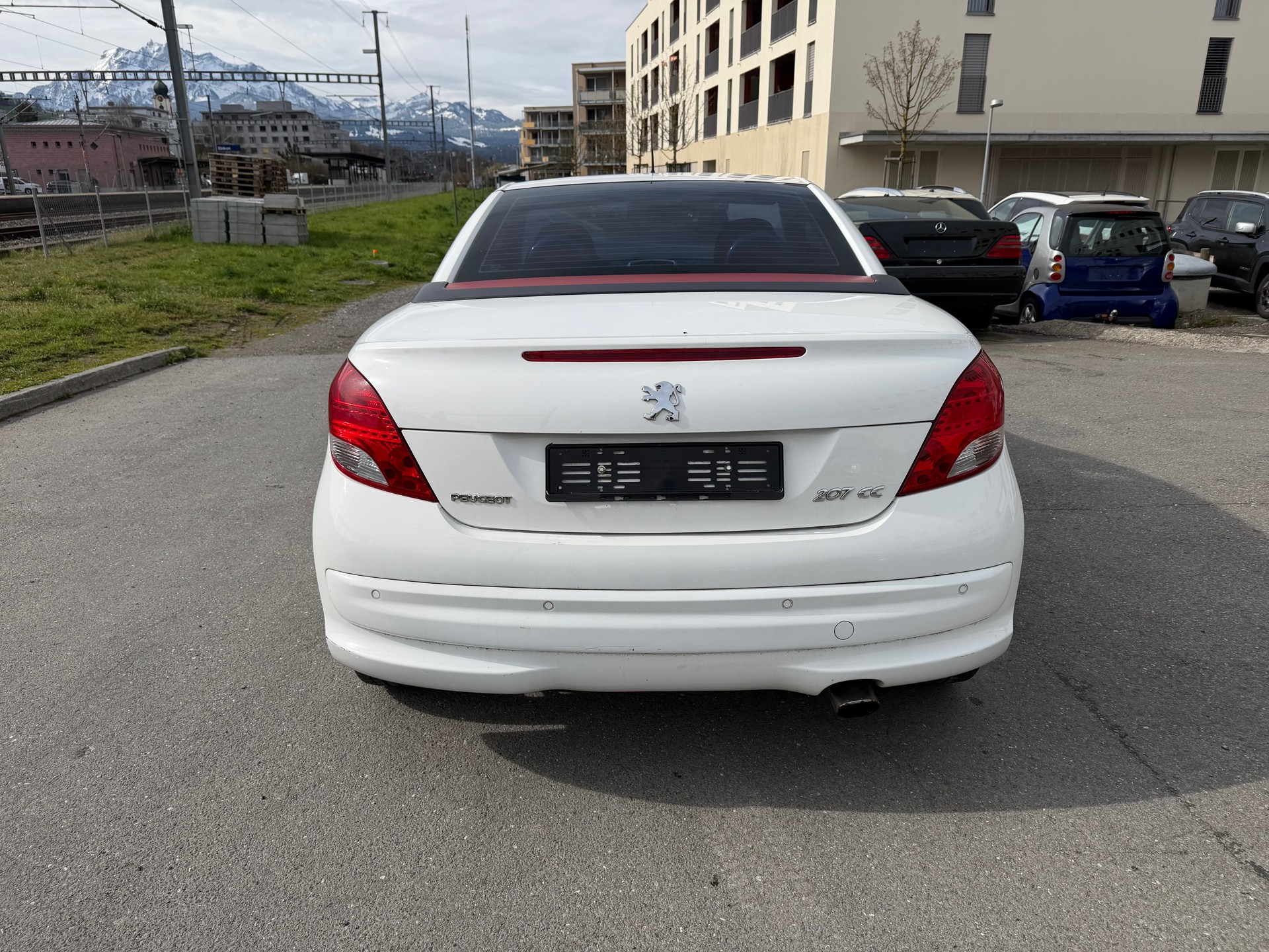 PEUGEOT 207 CC 1.6 16V Turbo Swiss Edition-image-4