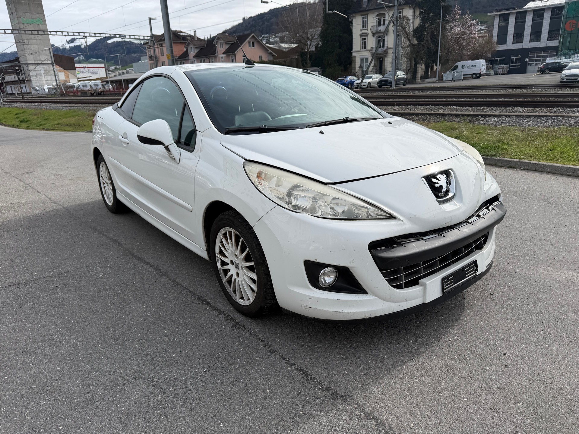 PEUGEOT 207 CC 1.6 16V Turbo Swiss Edition-image-0