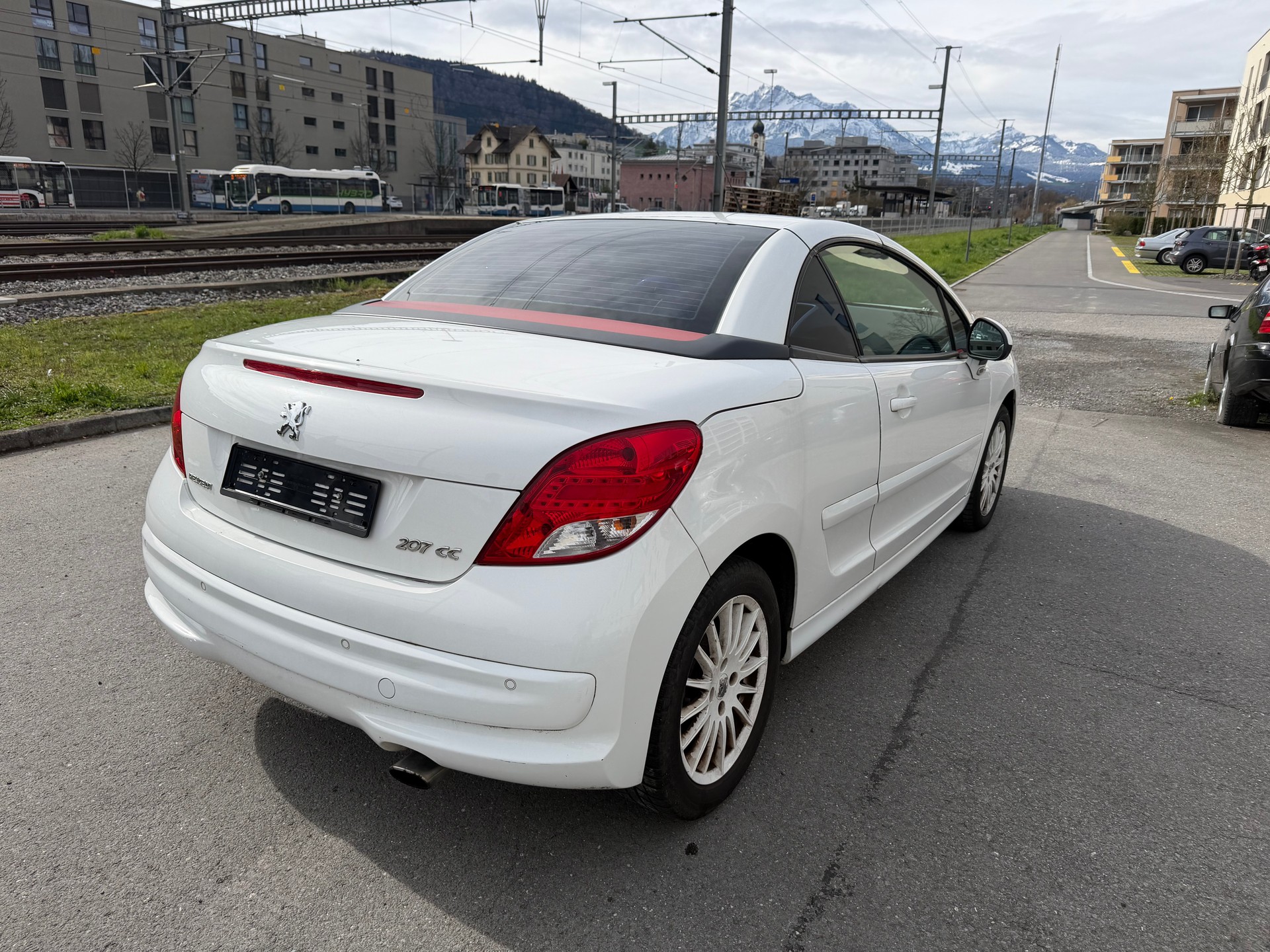 PEUGEOT 207 CC 1.6 16V Turbo Swiss Edition-image-5