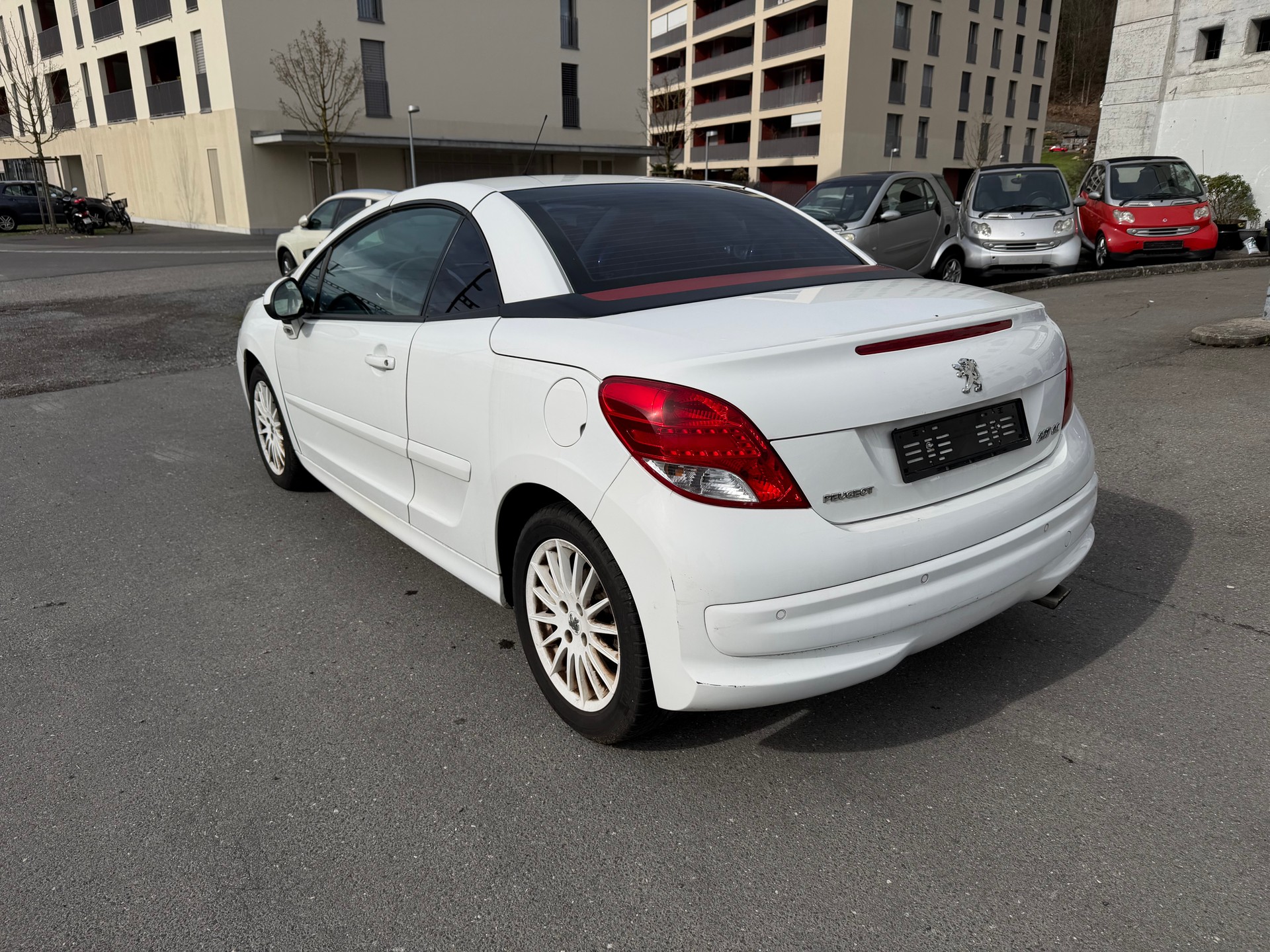 PEUGEOT 207 CC 1.6 16V Turbo Swiss Edition-image-3