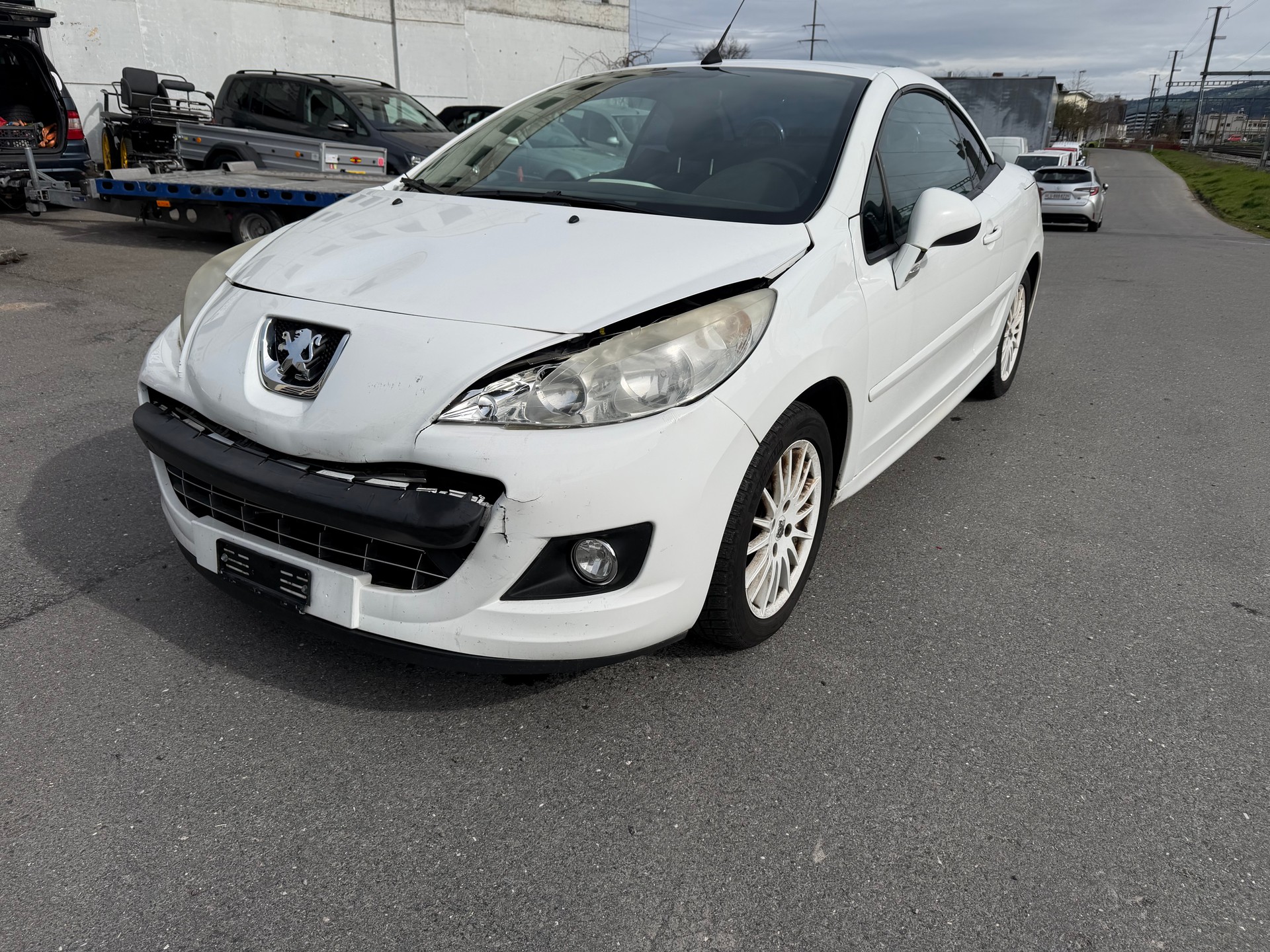 PEUGEOT 207 CC 1.6 16V Turbo Swiss Edition-image-2