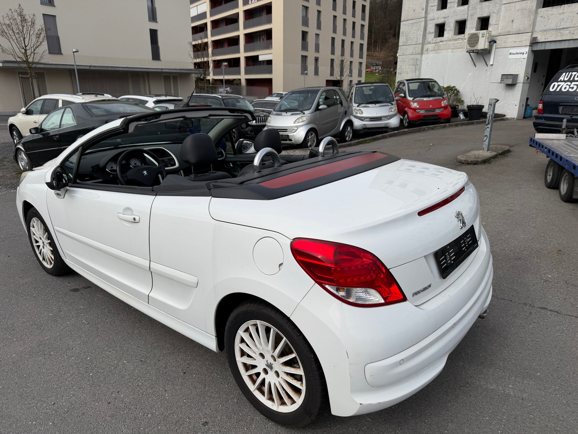 PEUGEOT 207 CC 1.6 16V Turbo Swiss Edition-image-10