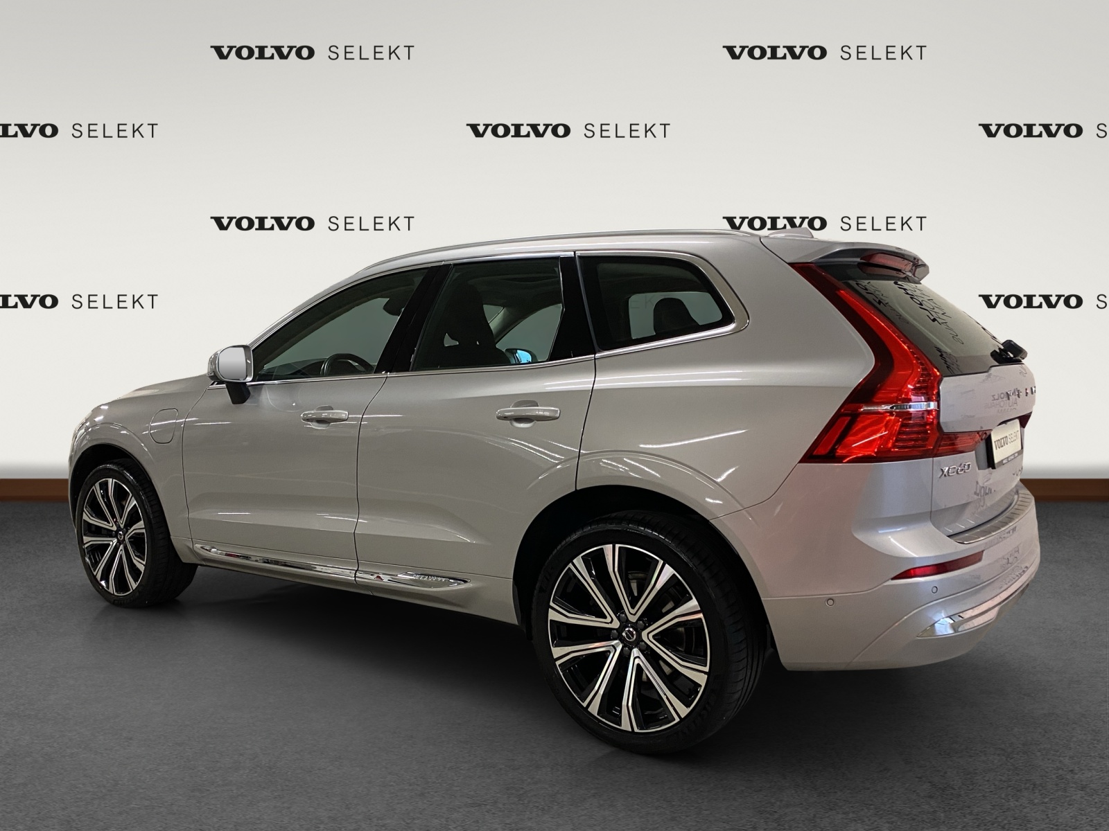 VOLVO XC60 2.0 T6 TE Inscription eAWD-image-2