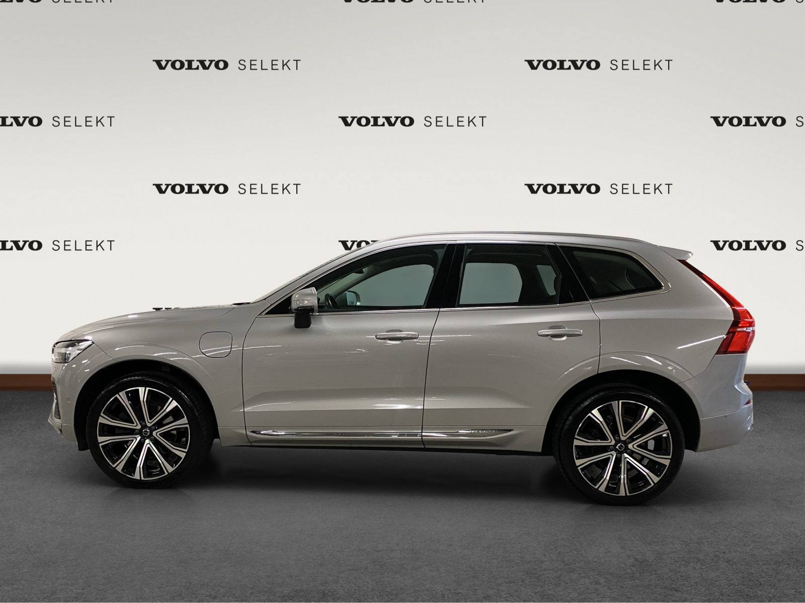 VOLVO XC60 2.0 T6 TE Inscription eAWD-image-1