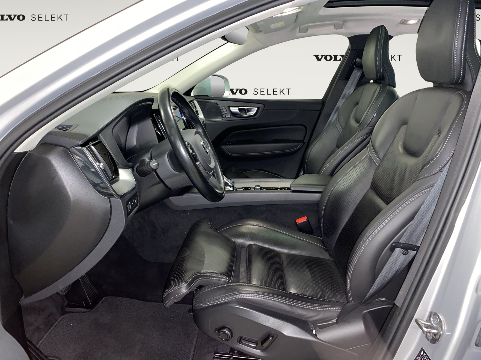 VOLVO XC60 2.0 T6 TE Inscription eAWD-image-5