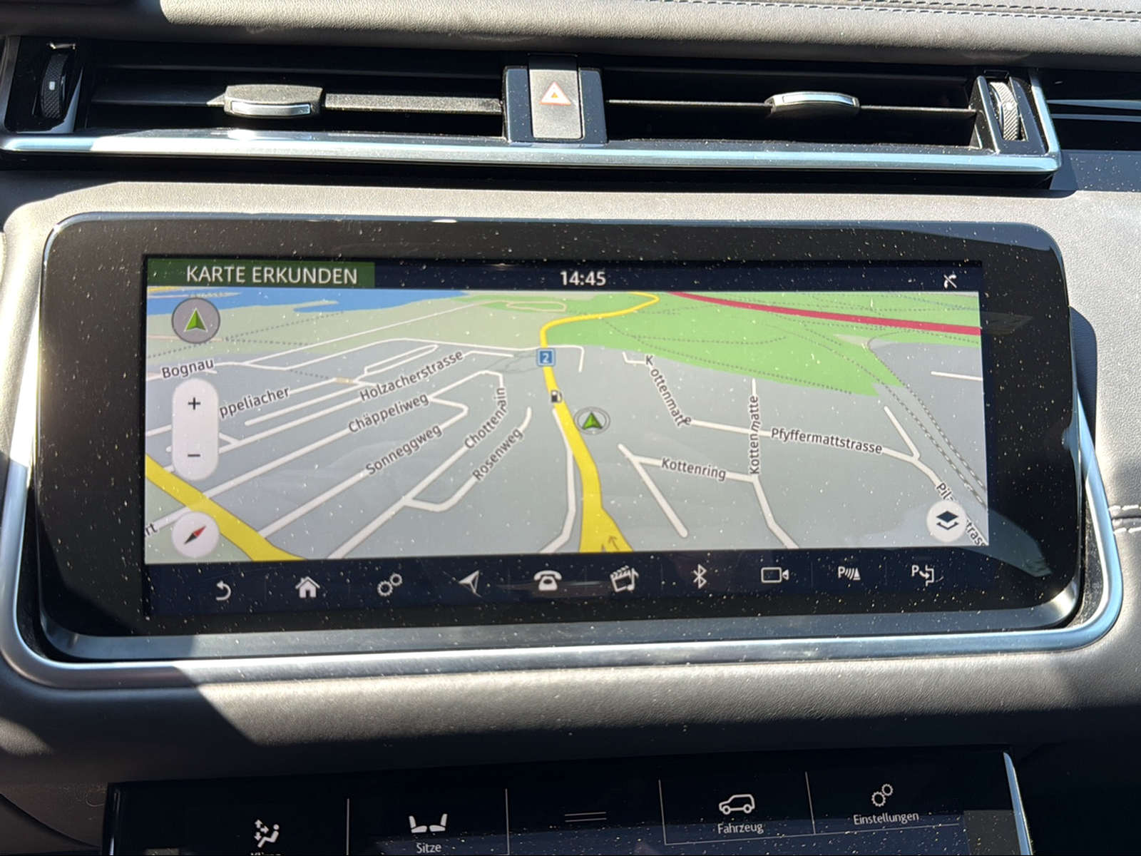 LAND ROVER Range Rover Velar 2.0 T P300 SE-image-18
