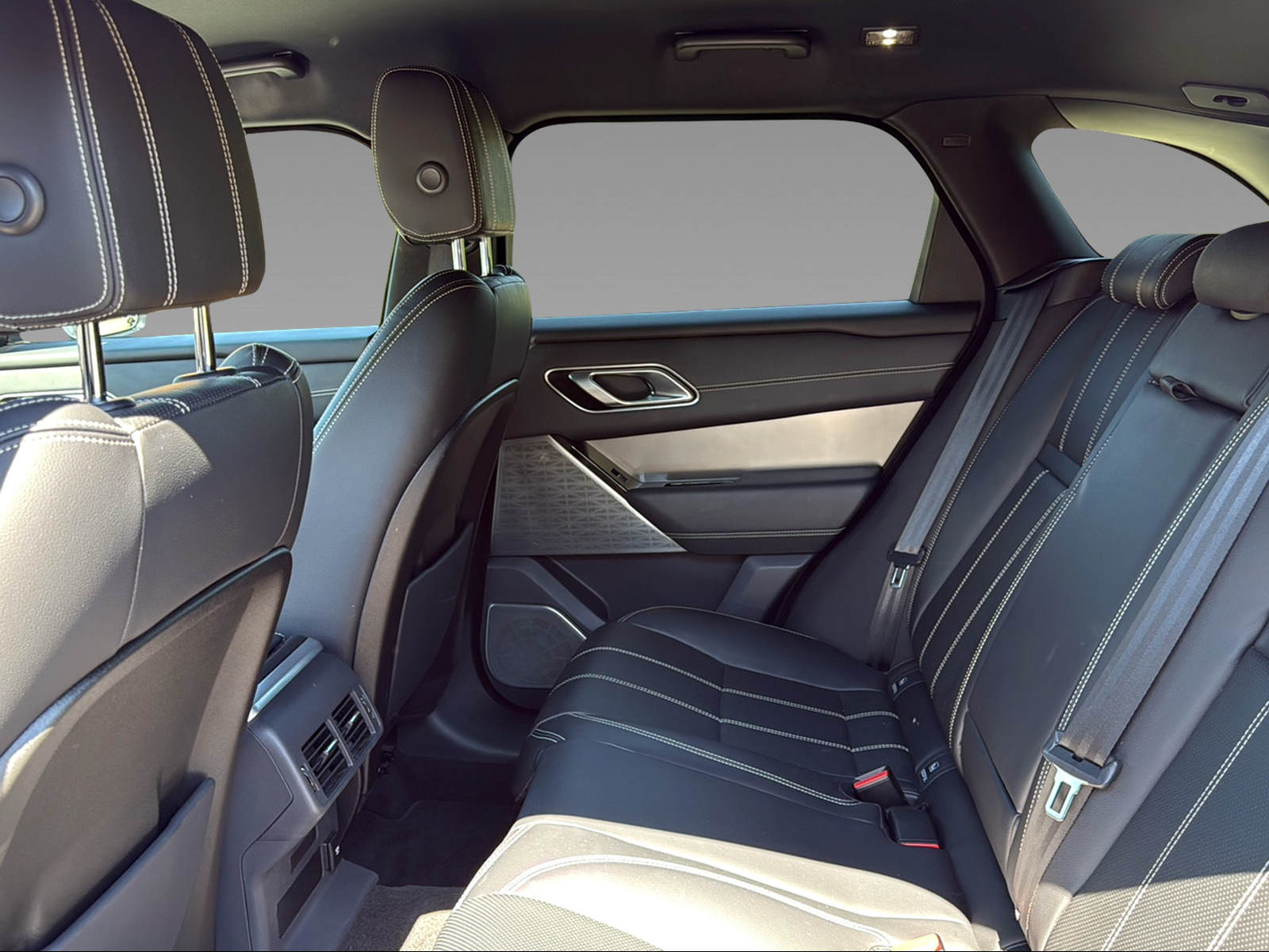 LAND ROVER Range Rover Velar 2.0 T P300 SE-image-20