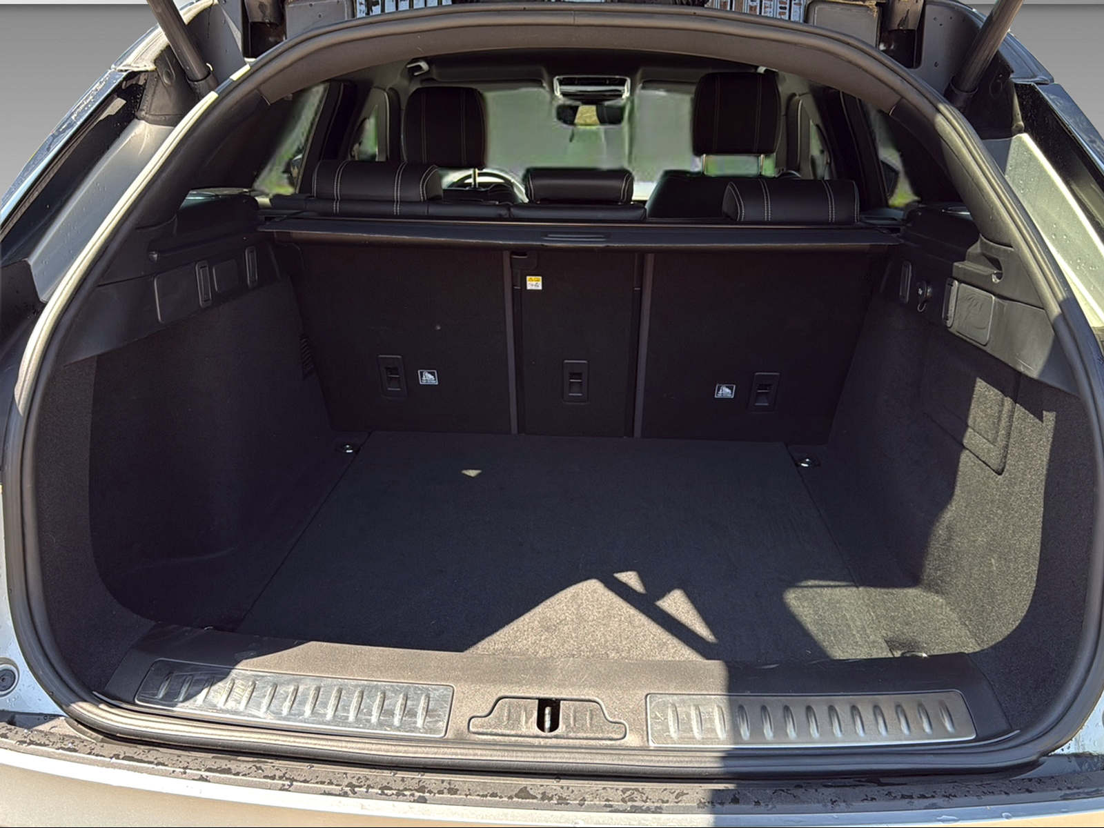 LAND ROVER Range Rover Velar 2.0 T P300 SE-image-23
