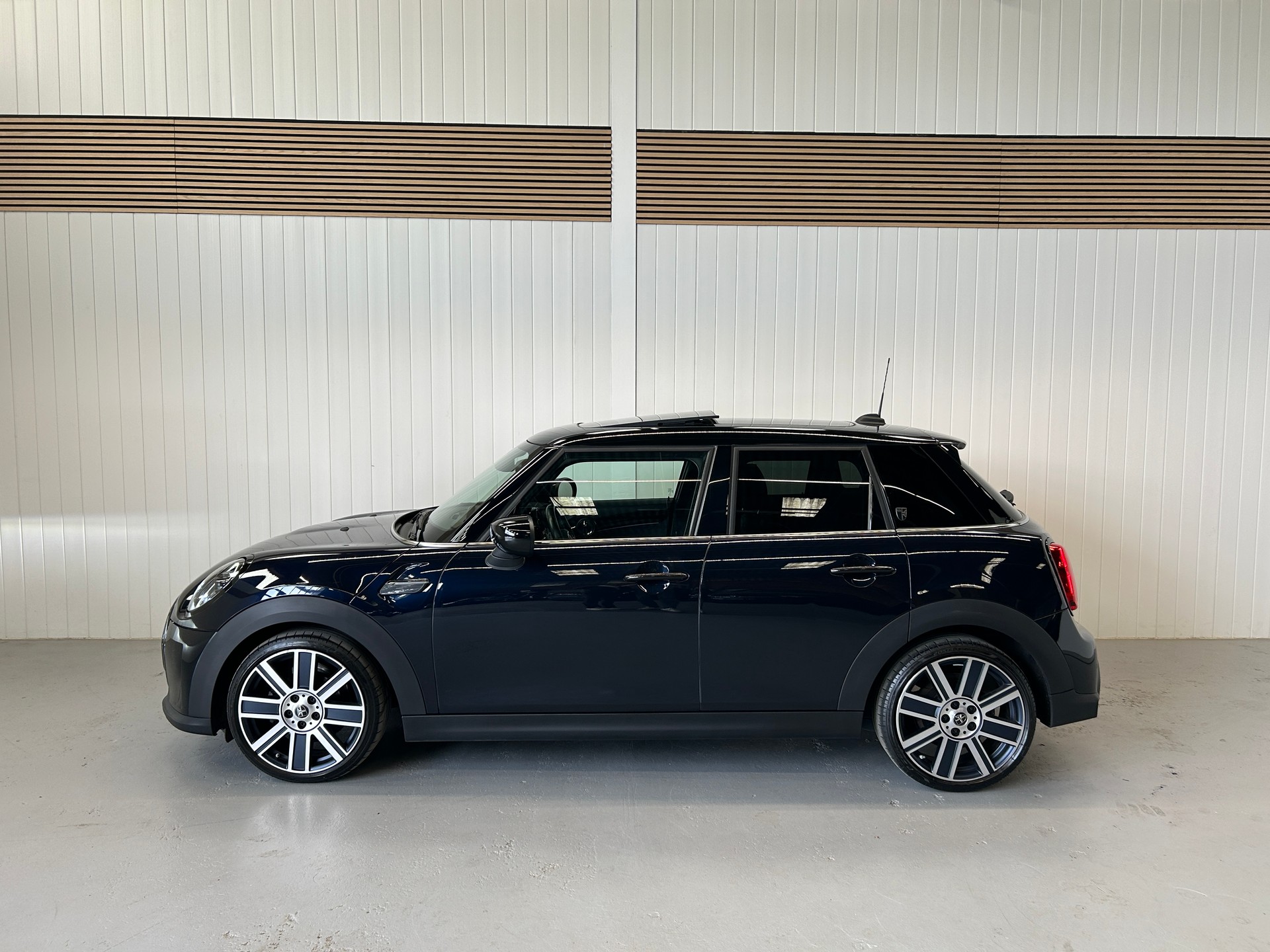 MINI Cooper Steptronic DKG-showroom-element-1