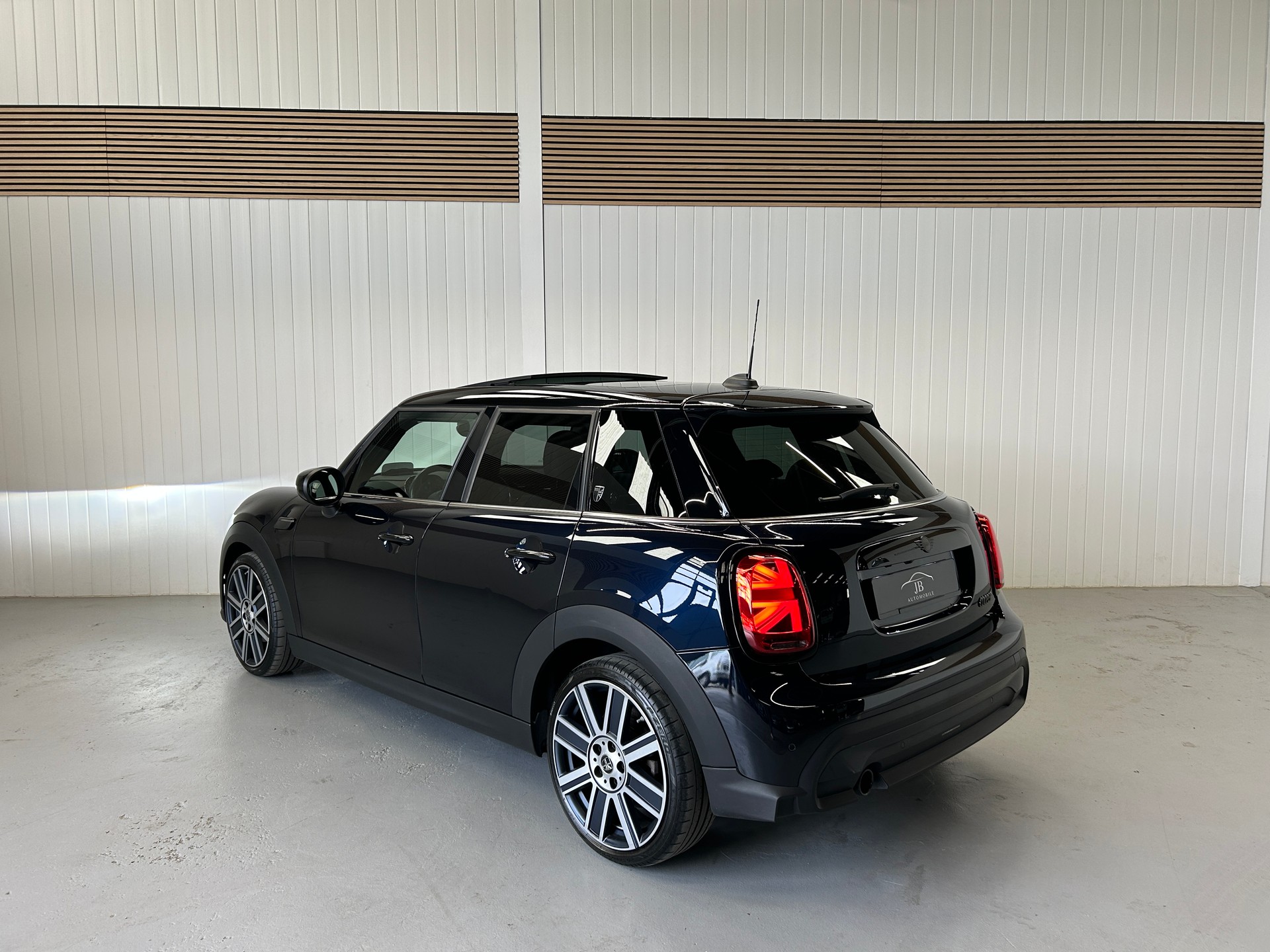 MINI Cooper Steptronic DKG-showroom-element-2