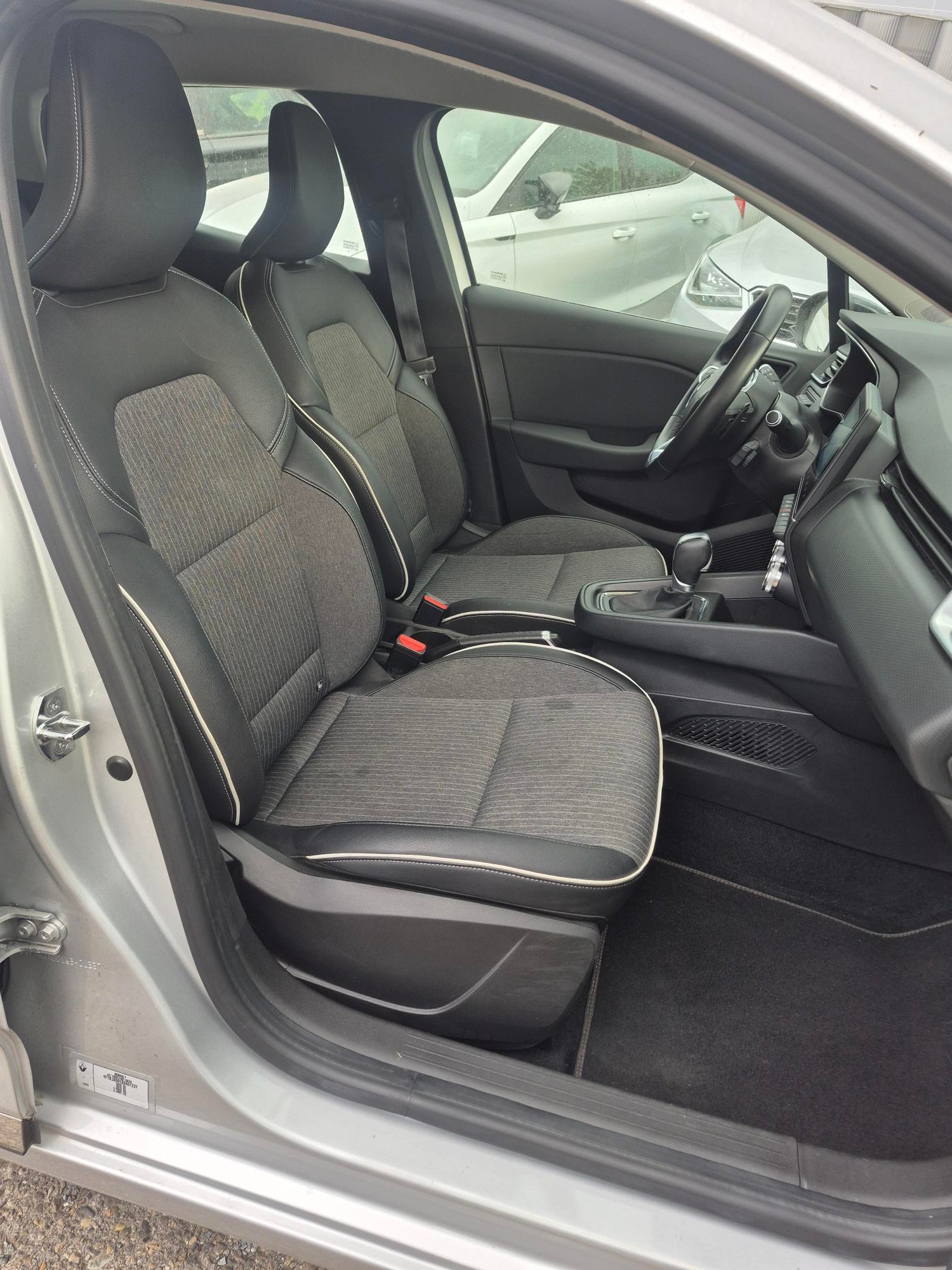 RENAULT Clio 1.3 Intens EDC-image-13
