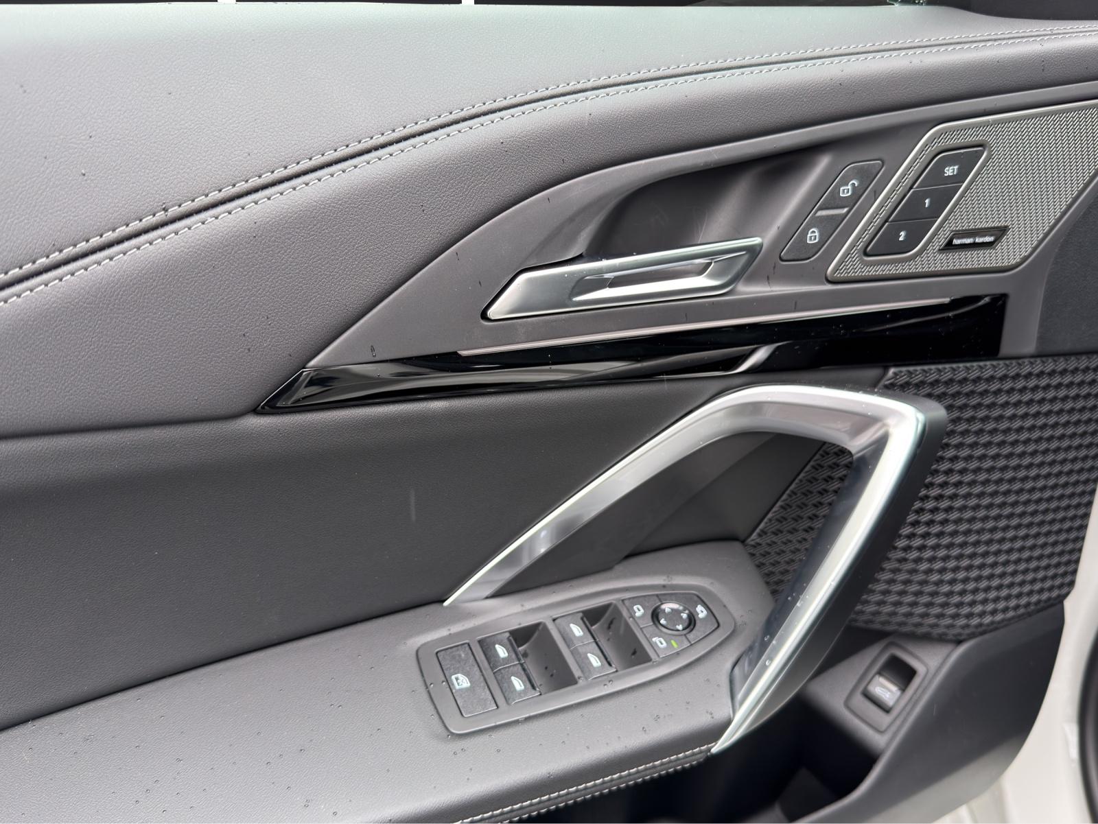 BMW iX1 30 xDrive-image-7