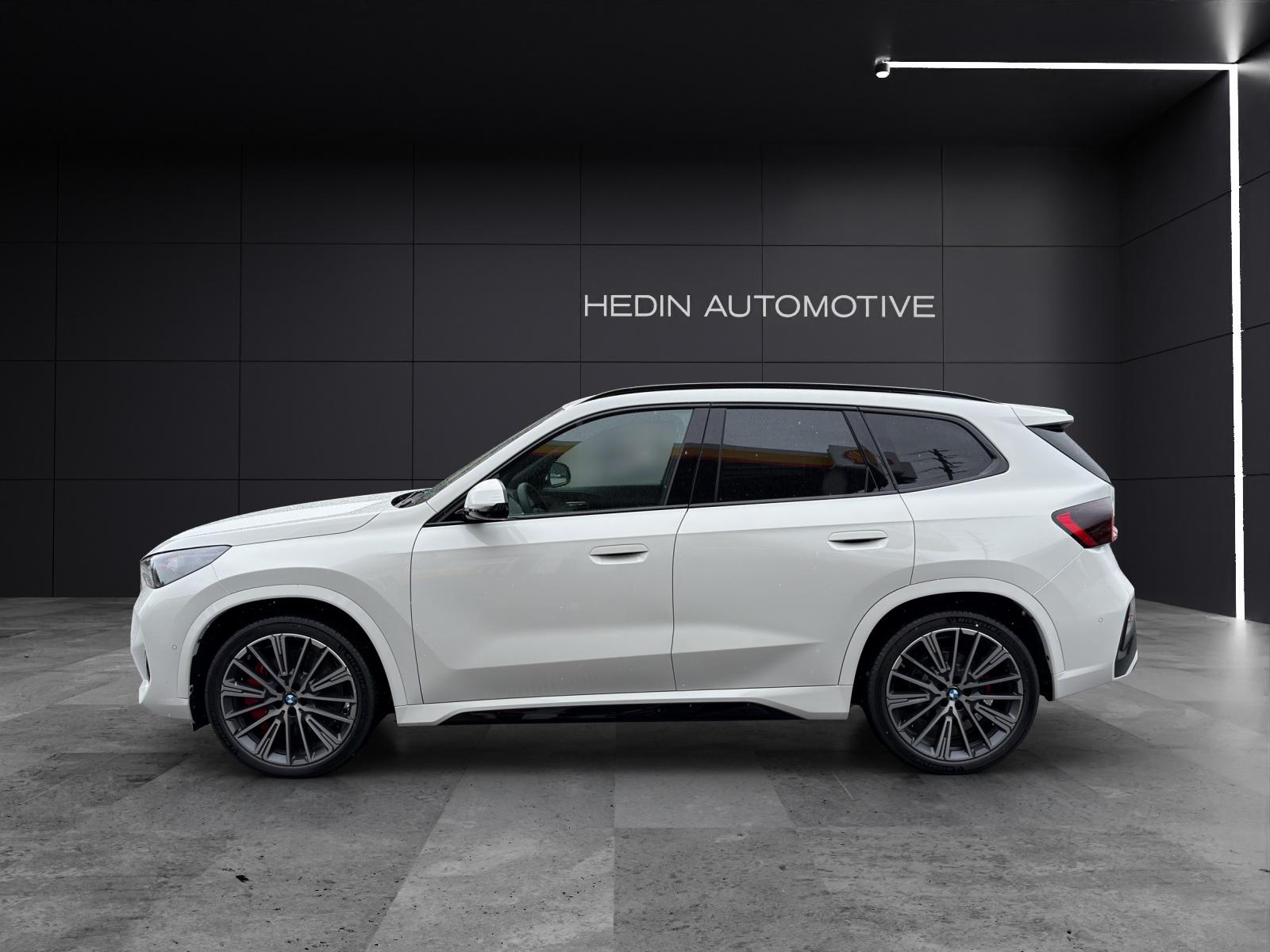 BMW iX1 30 xDrive-showroom-element-3