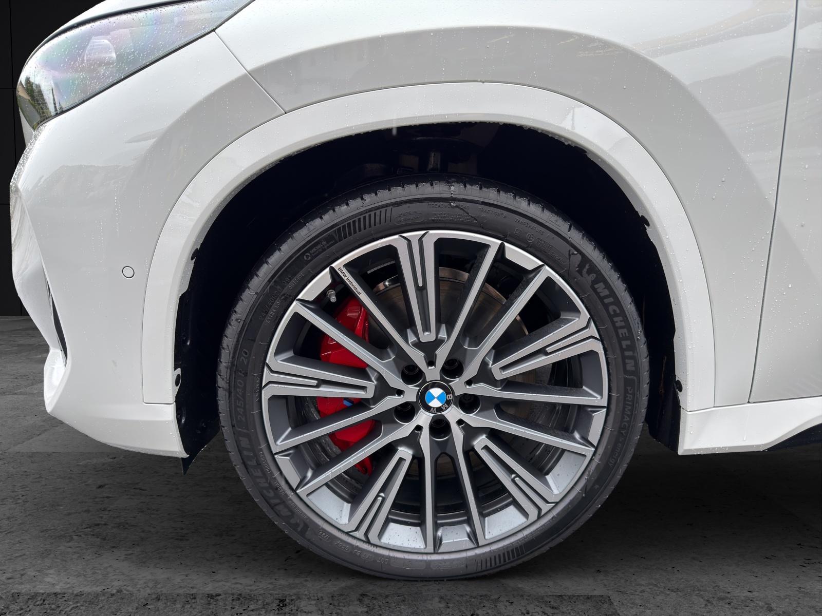 BMW iX1 30 xDrive-image-4