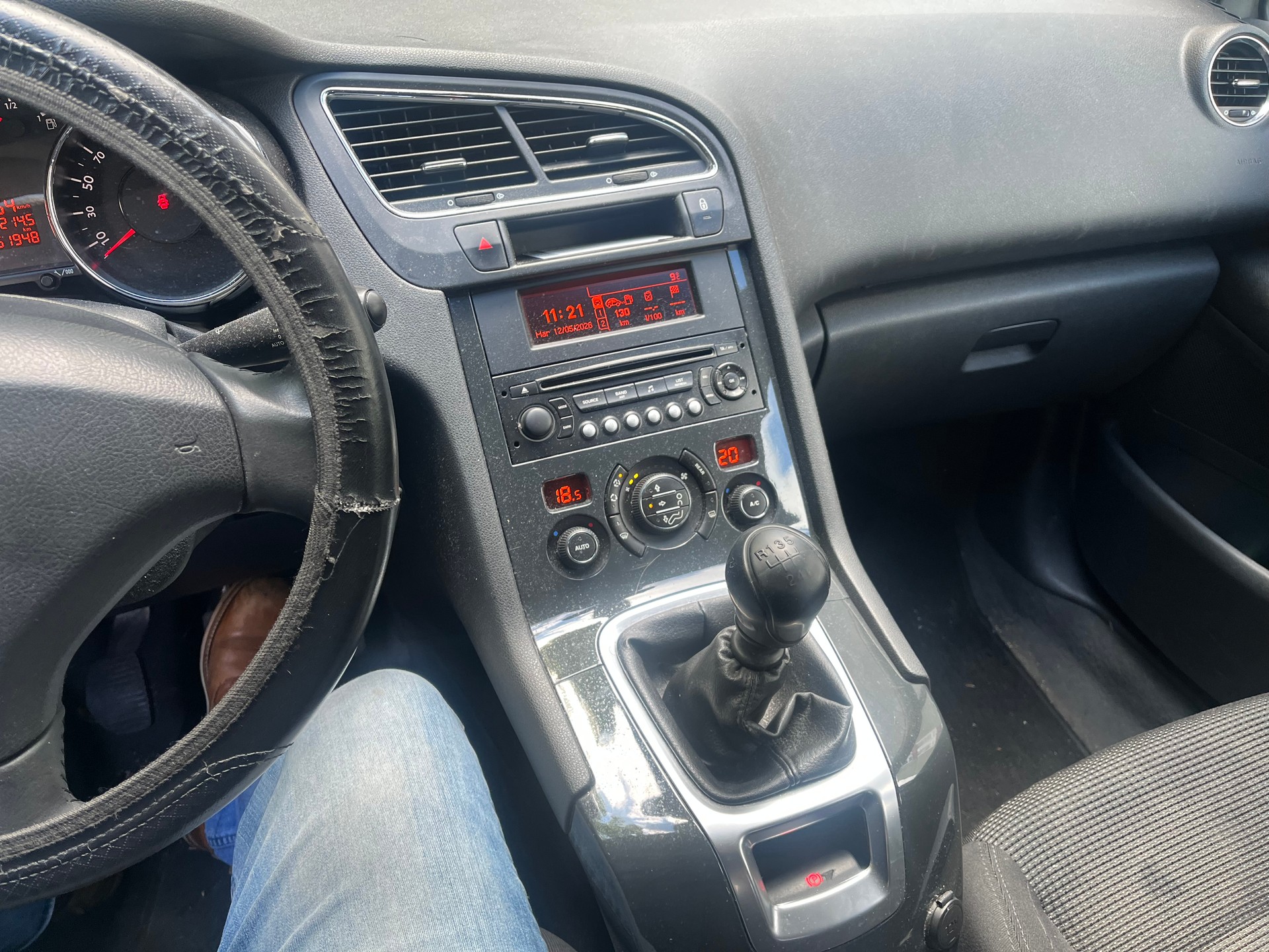 PEUGEOT 5008 1.6 HDI Business-image-8