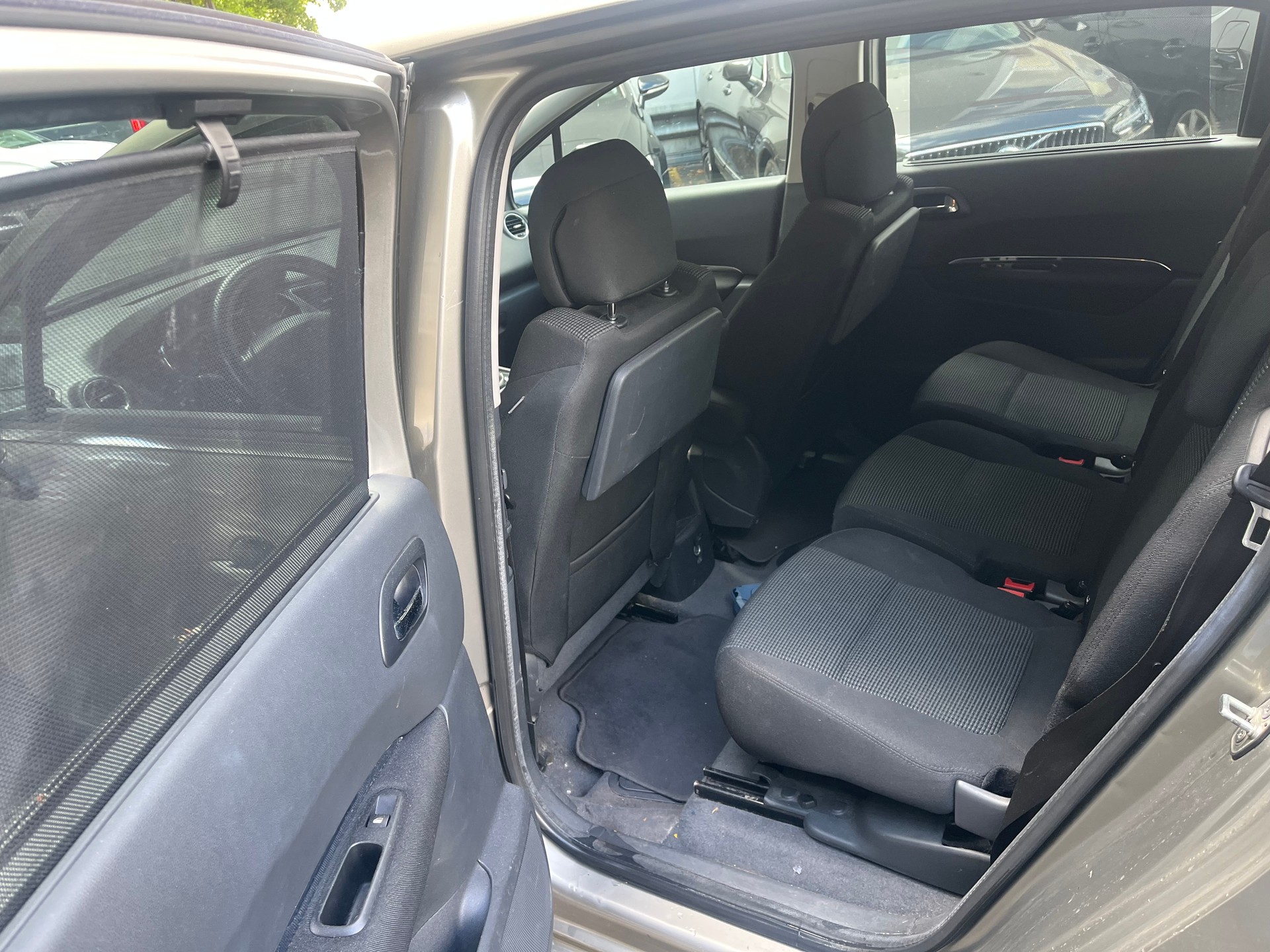 PEUGEOT 5008 1.6 HDI Business-image-10