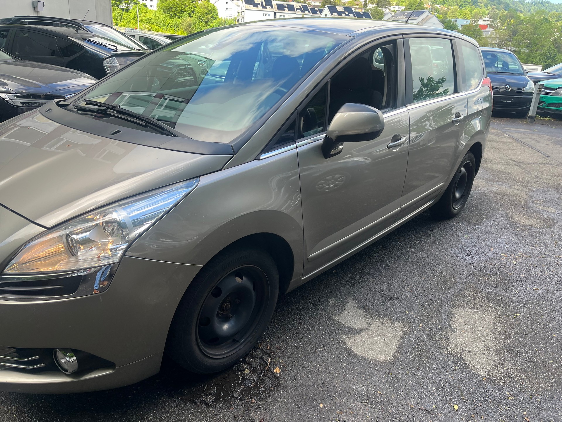 PEUGEOT 5008 1.6 HDI Business-image-5