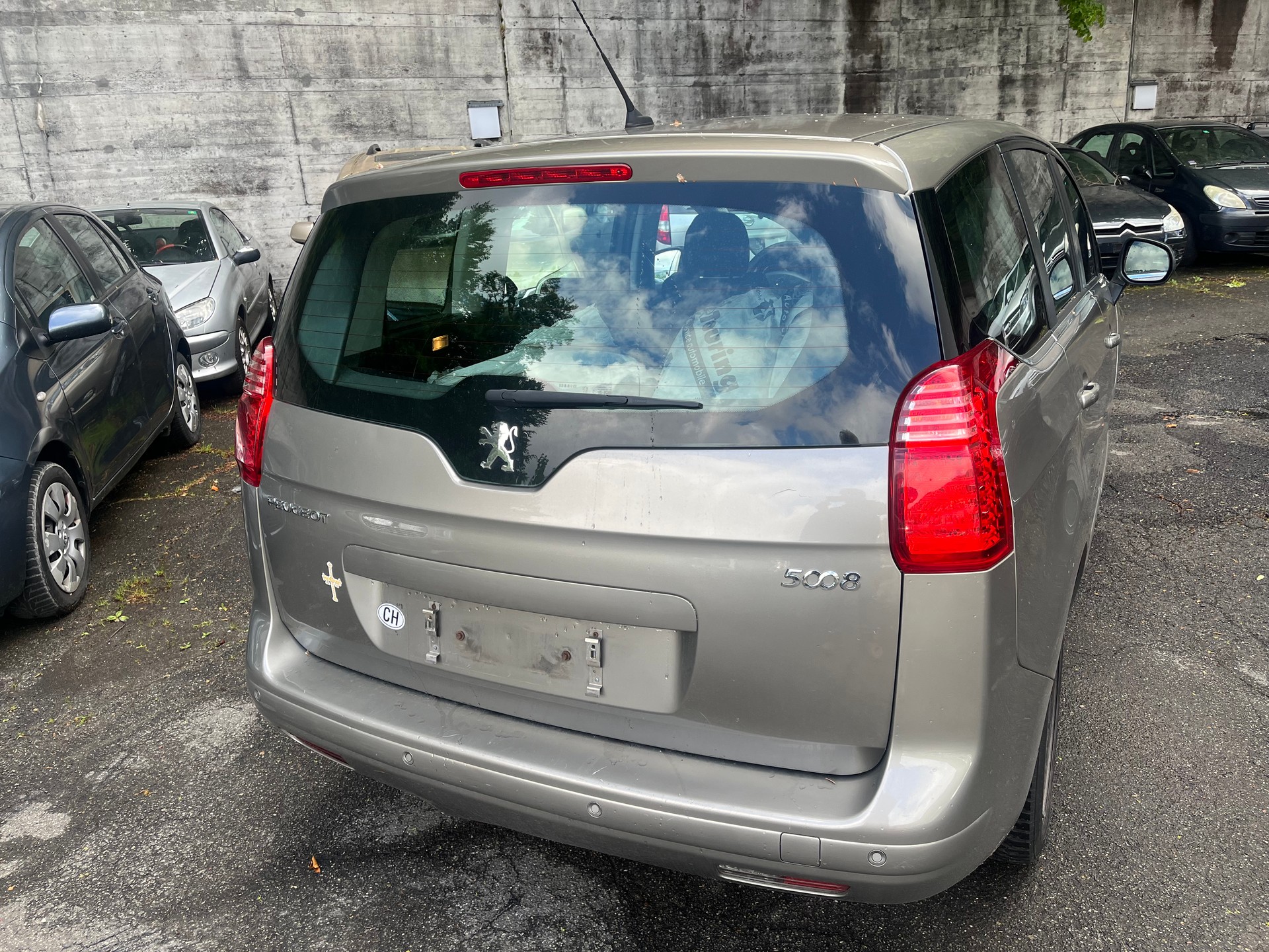 PEUGEOT 5008 1.6 HDI Business-image-3