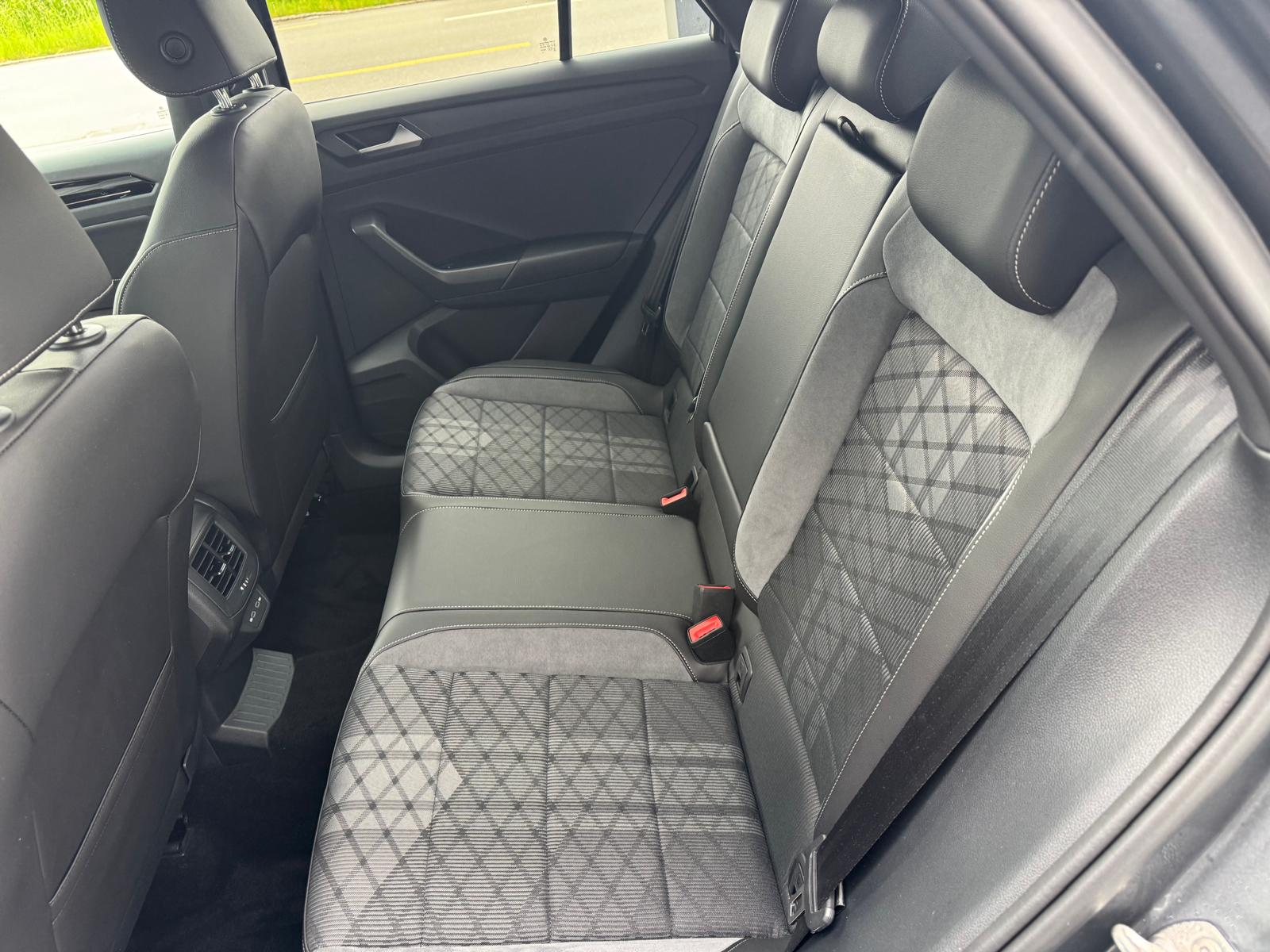 VW T-Roc 2.0 TSI R-Line DSG 4Motion-image-5