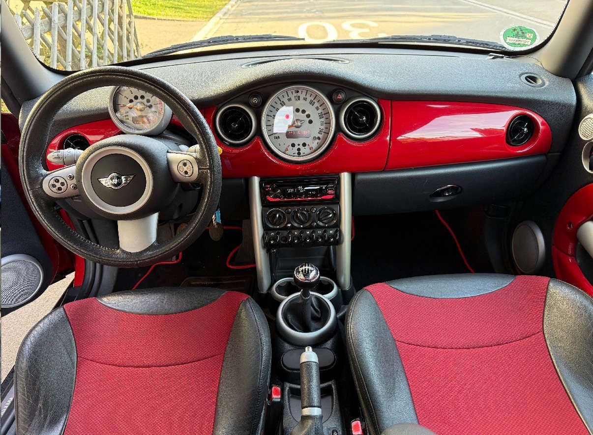 MINI Cooper Cabriolet-image-9