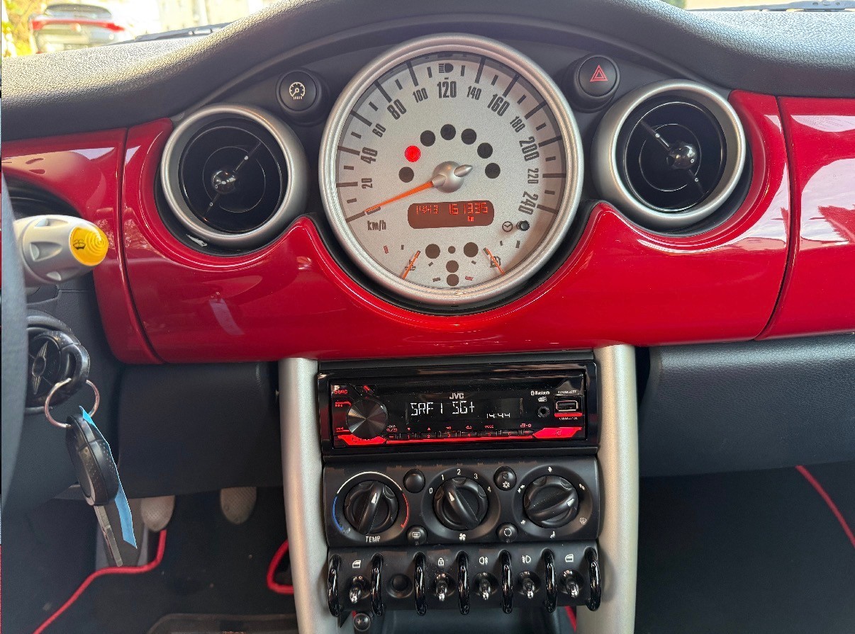 MINI Cooper Cabriolet-image-11