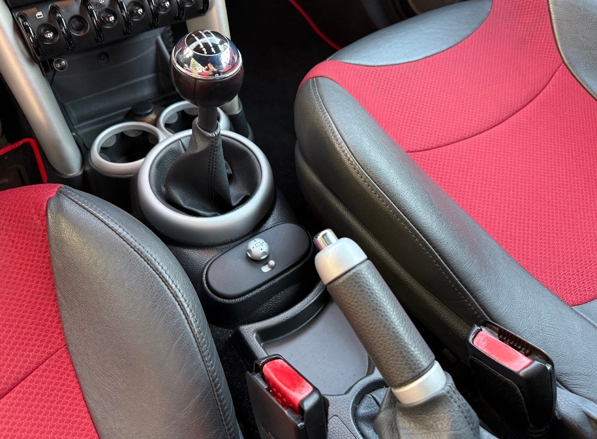 MINI Cooper Cabriolet-image-12