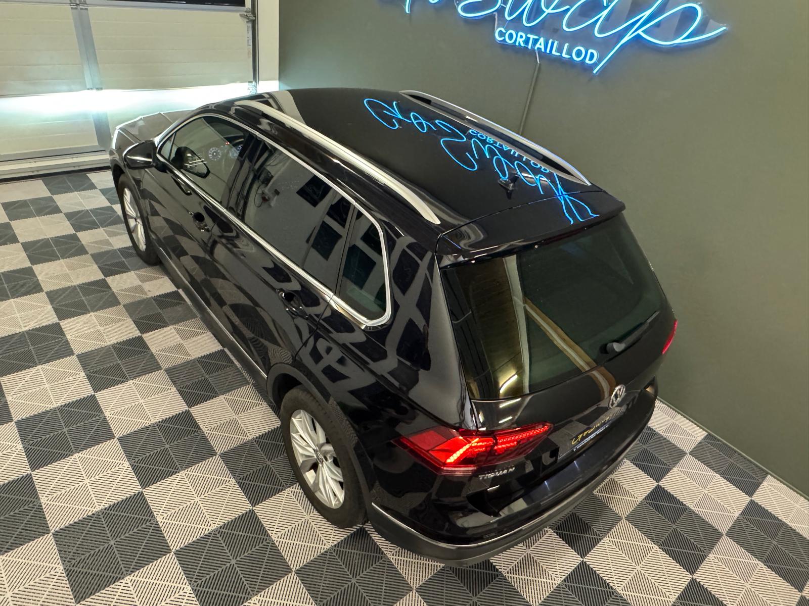 VW Tiguan 2.0TSI Highline 4Motion DSG-showroom-element-2