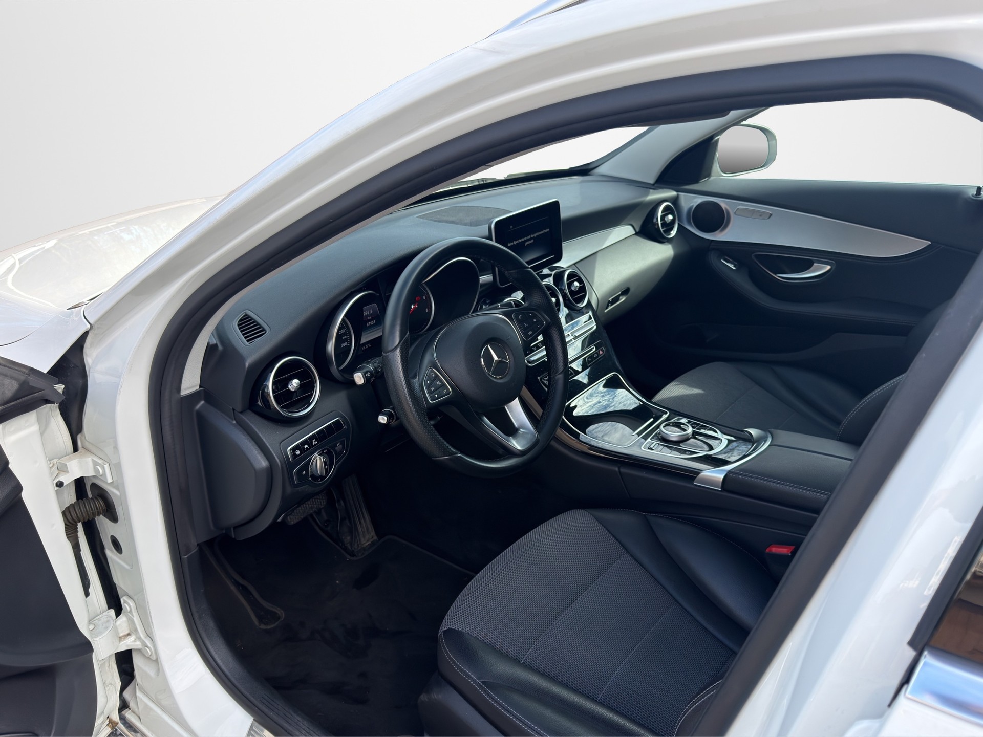 MERCEDES-BENZ C 250 BlueTEC 4Matic 7G-Tronic-image-10