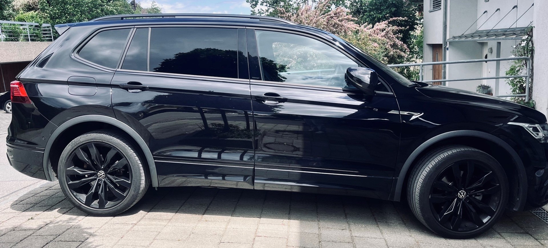 VW 2.0 TSI R-Line DSG Allspace-image-1