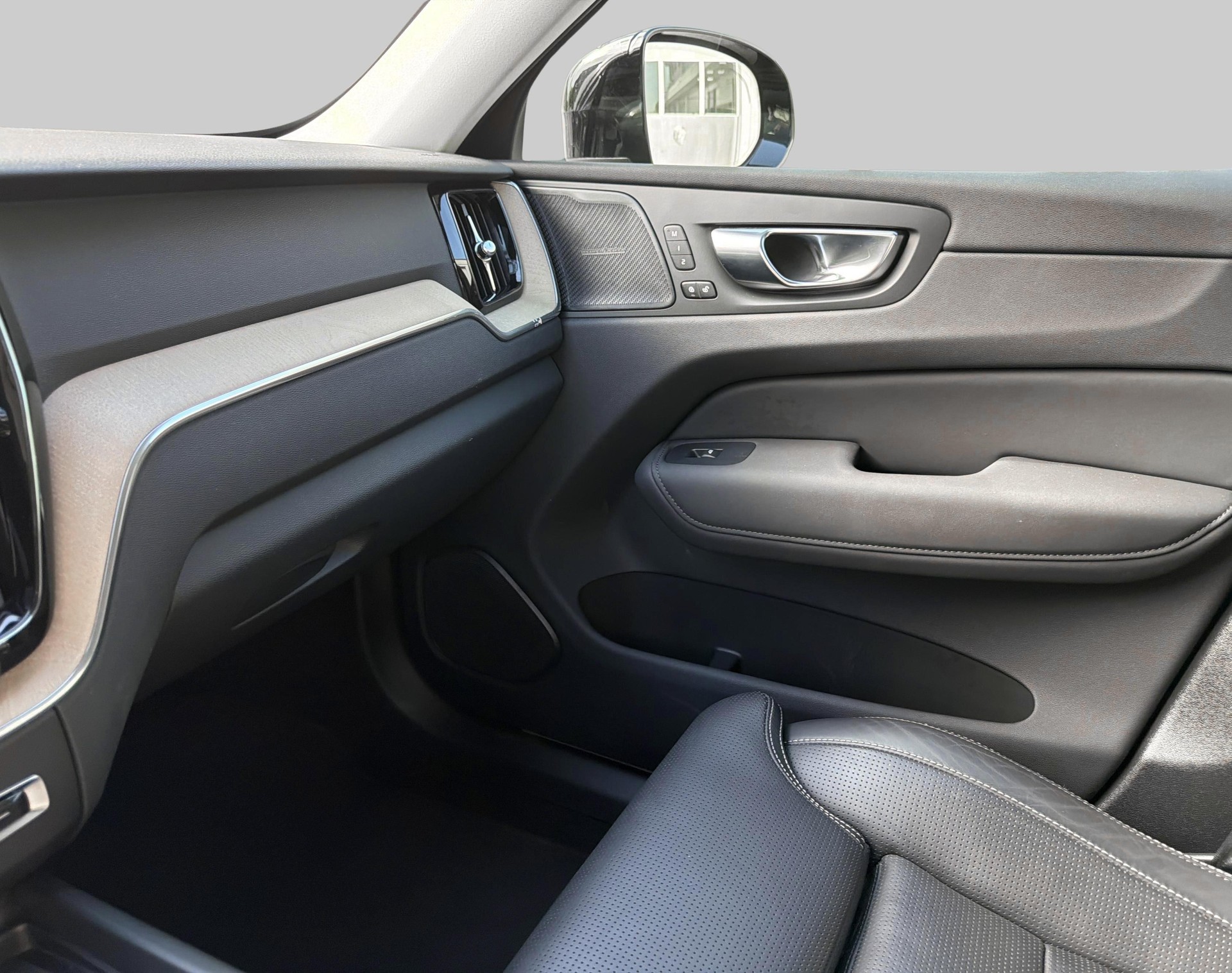 VOLVO XC60 2.0 T8 TE Plus Dark eAWD-image-15