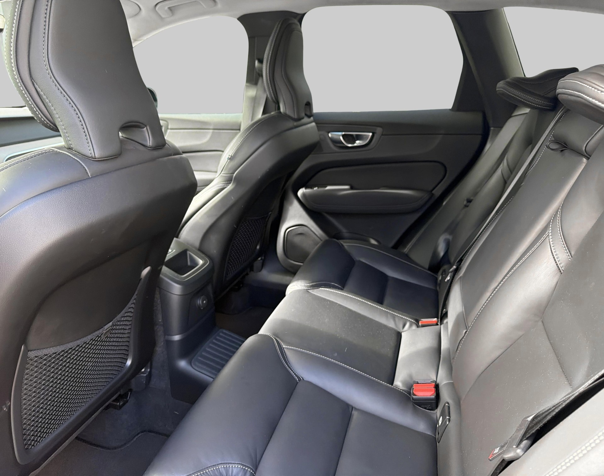 VOLVO XC60 2.0 T8 TE Plus Dark eAWD-image-9