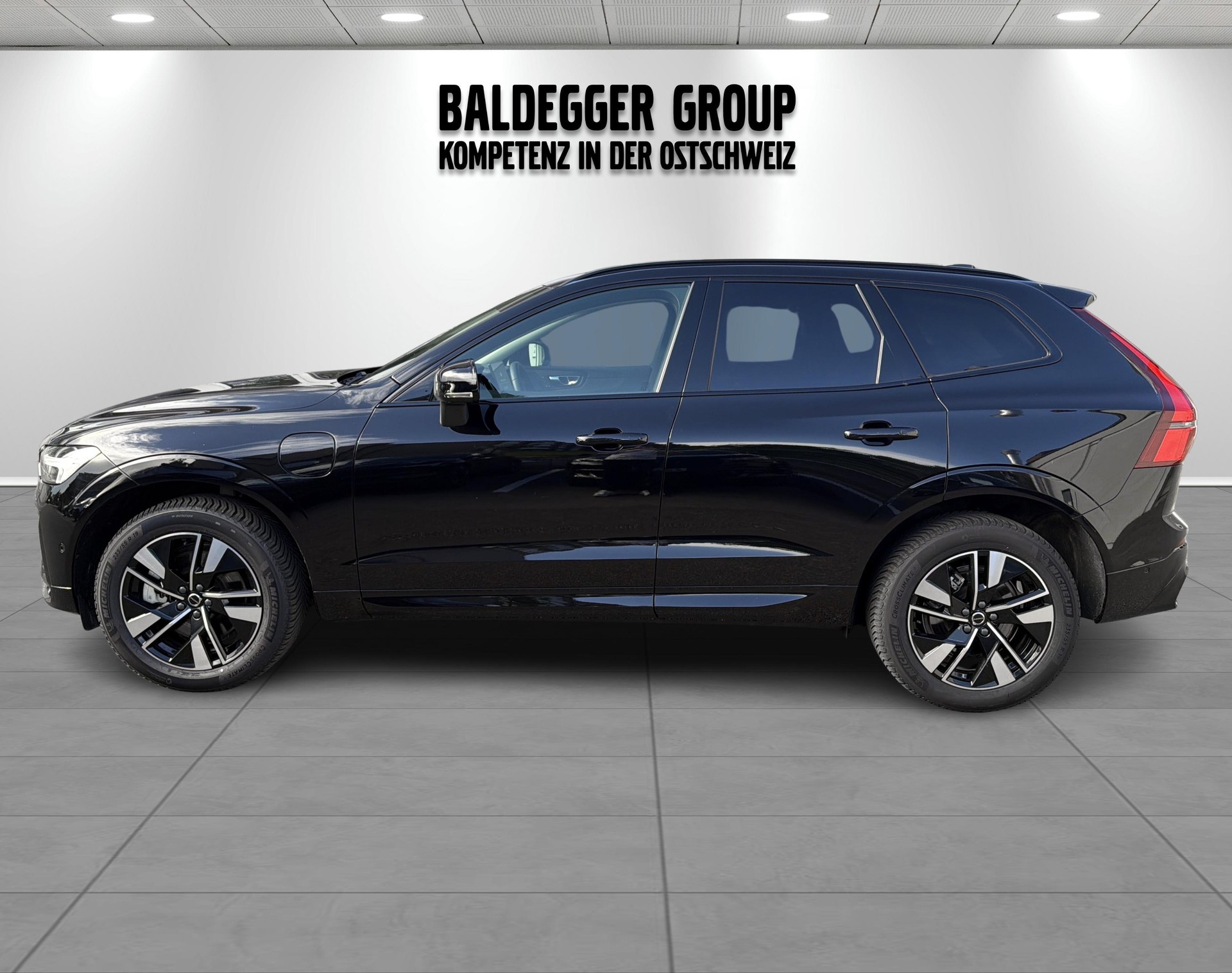 VOLVO XC60 2.0 T8 TE Plus Dark eAWD-showroom-element-1