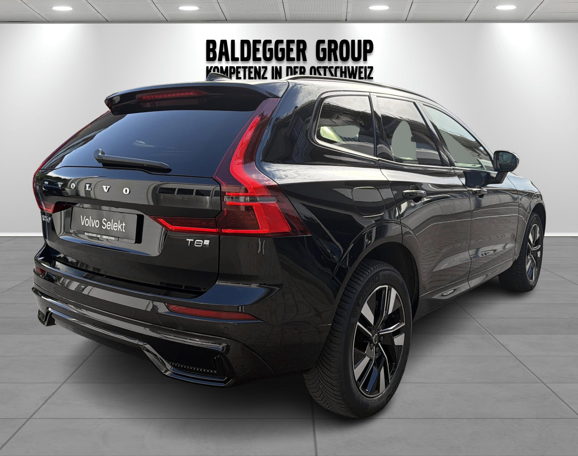 VOLVO XC60 2.0 T8 TE Plus Dark eAWD-showroom-element-2