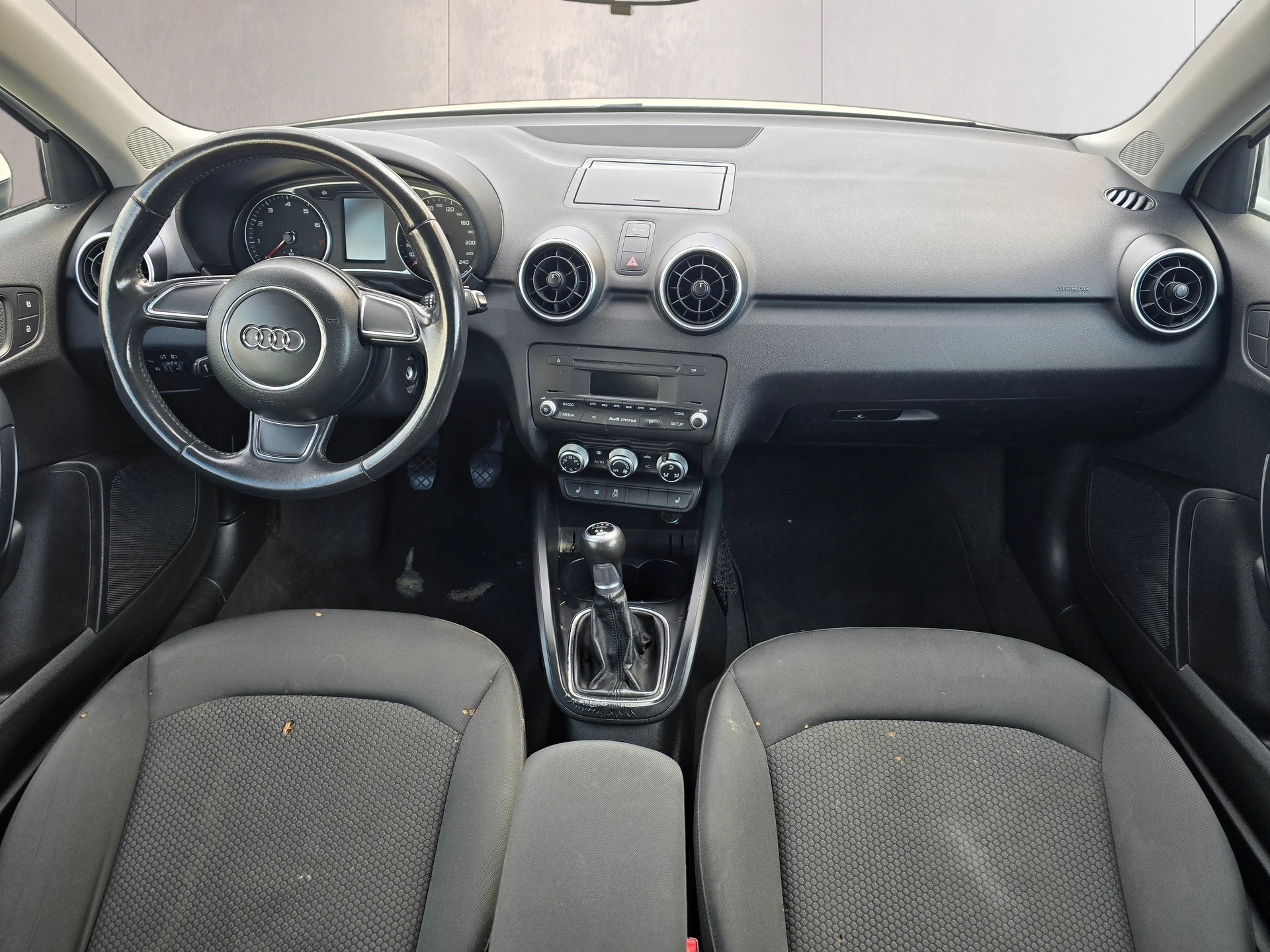 AUDI A1 1.2 TFSI Attraction-image-13