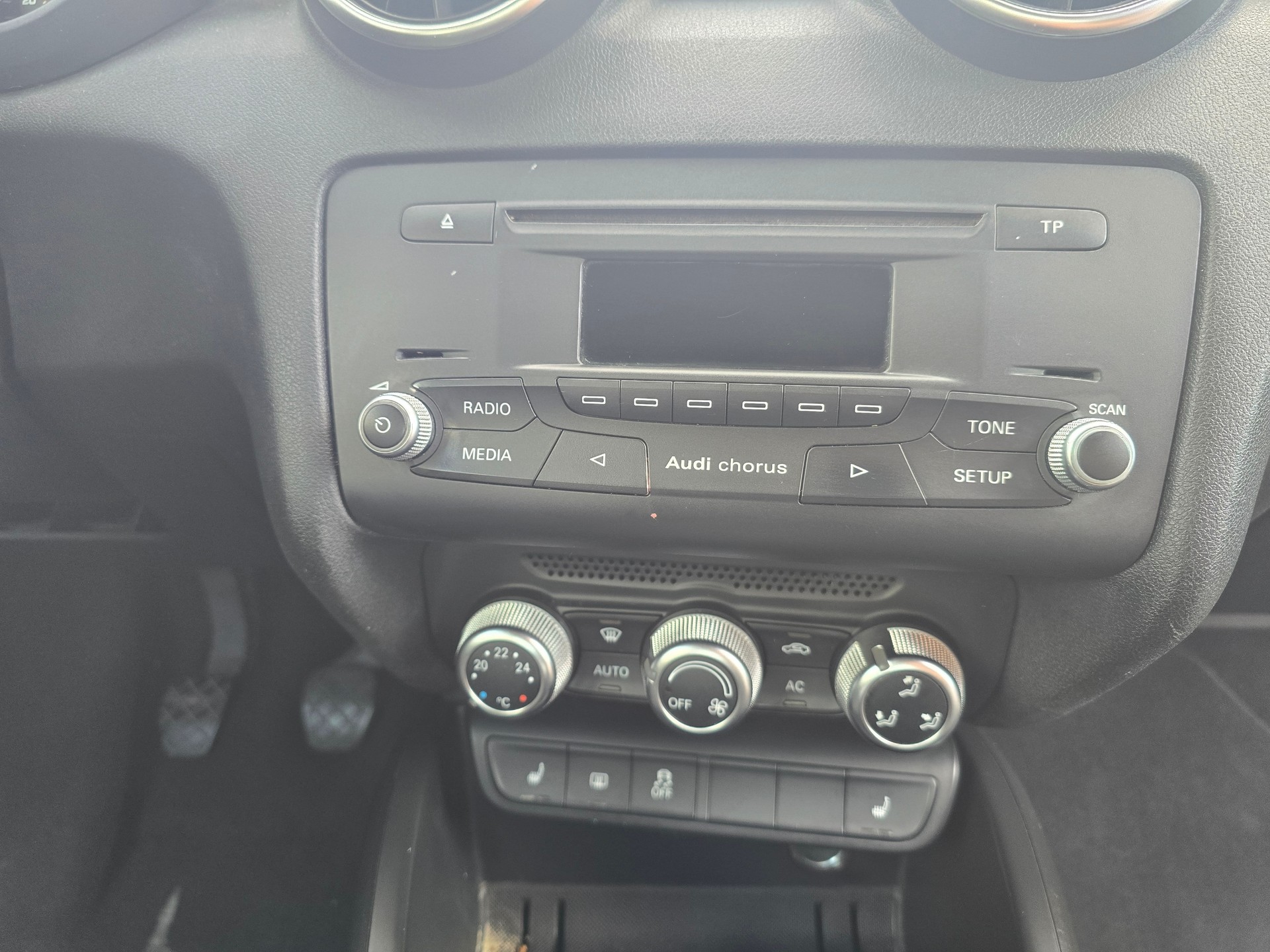 AUDI A1 1.2 TFSI Attraction-image-17