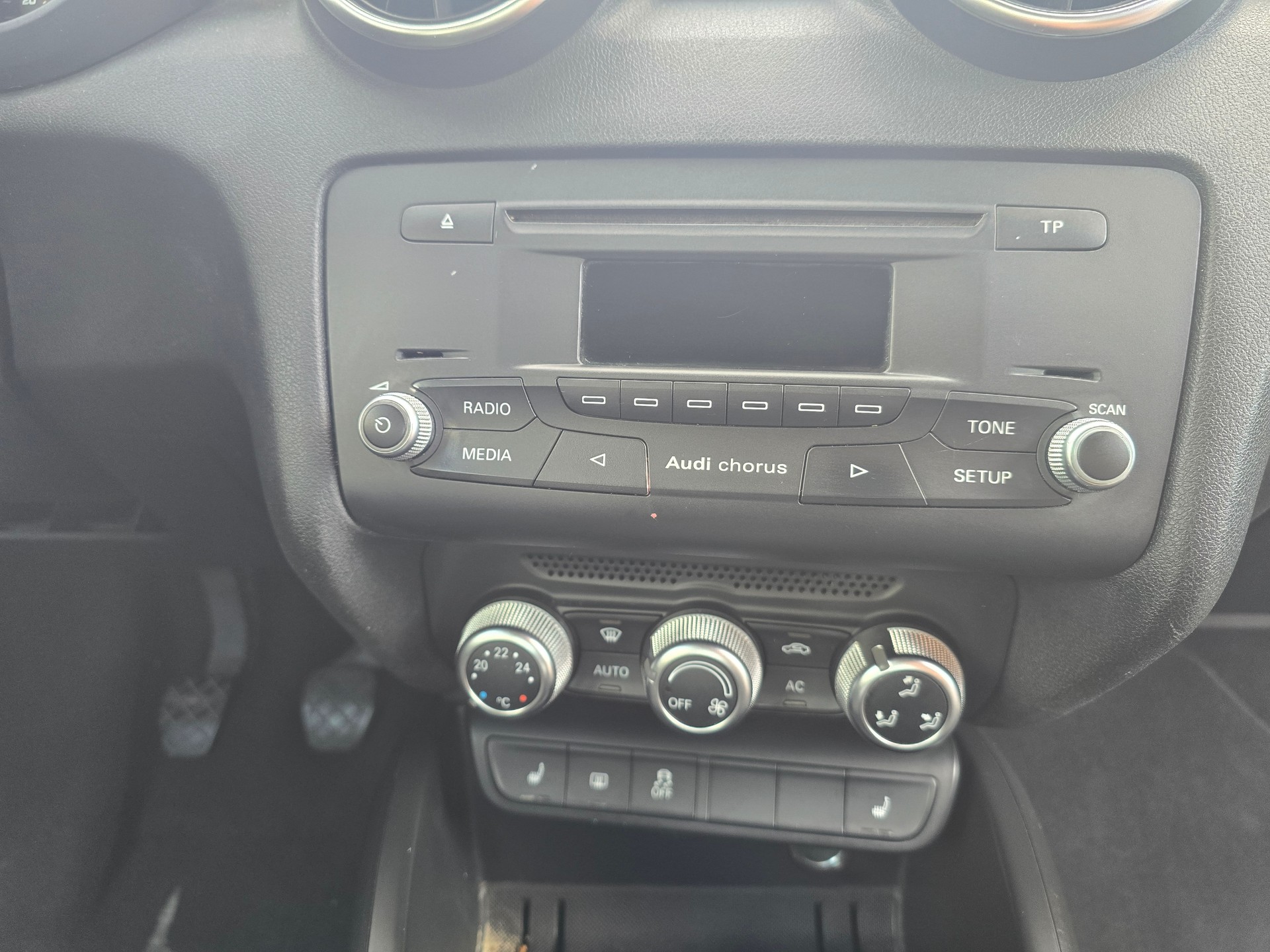 AUDI A1 1.2 TFSI Attraction-image-13