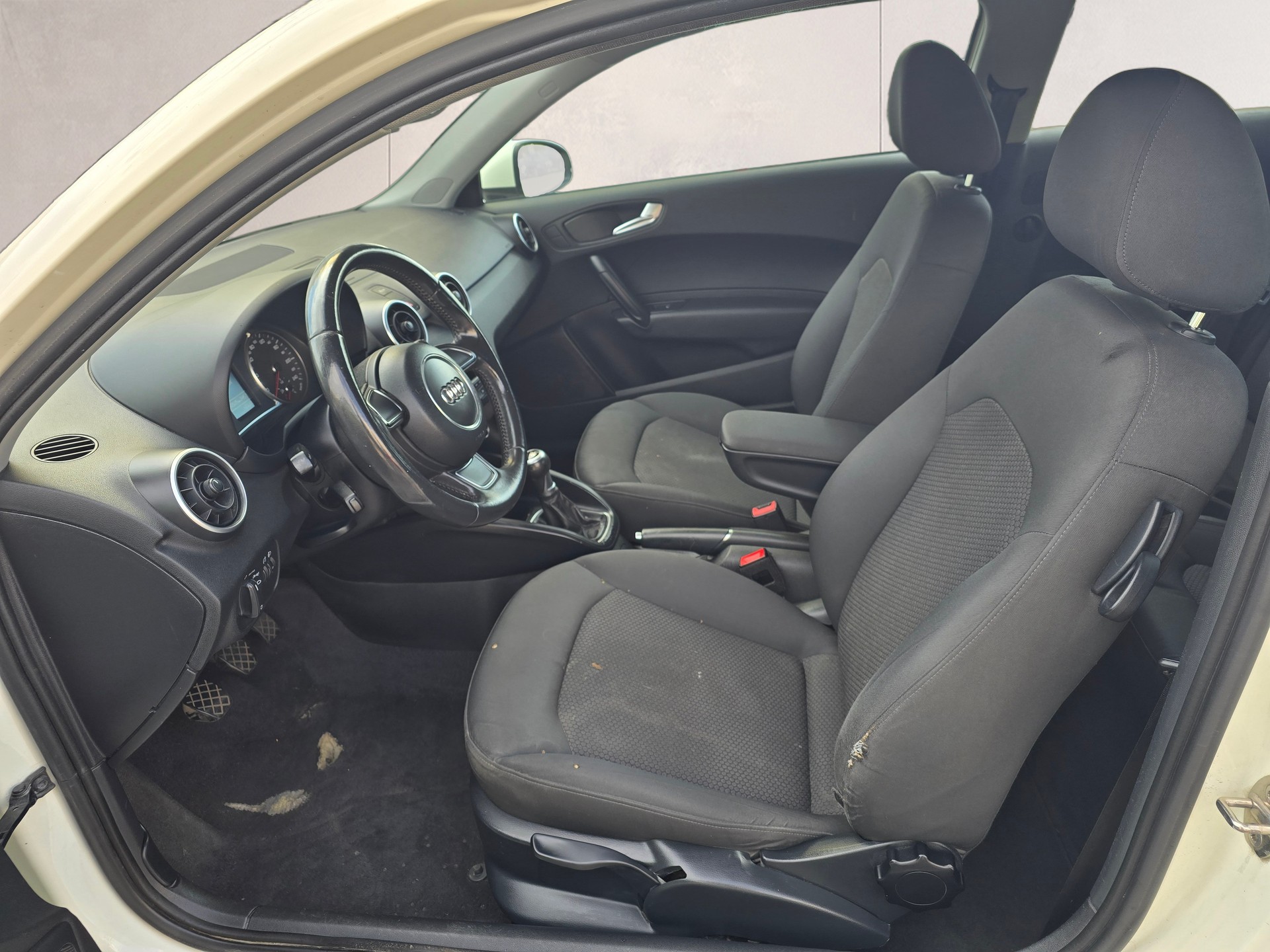 AUDI A1 1.2 TFSI Attraction-image-15