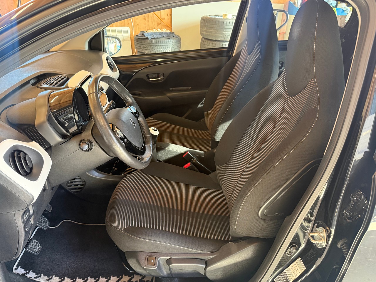 PEUGEOT 108 1.2 VTi Allure Top-image-6
