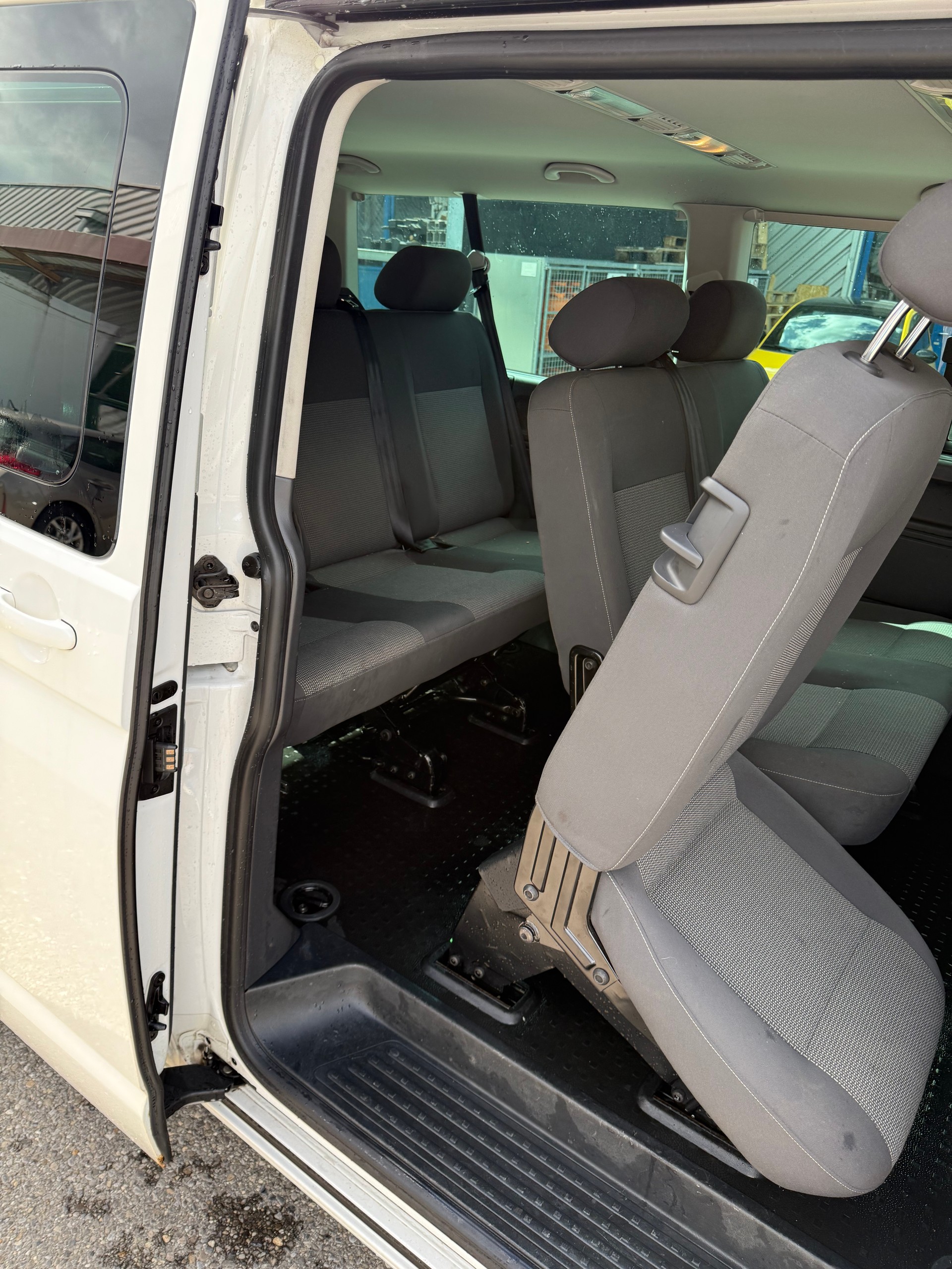 VW T5 Caravelle Comfortline 2.0 TDI CR DSG-image-8