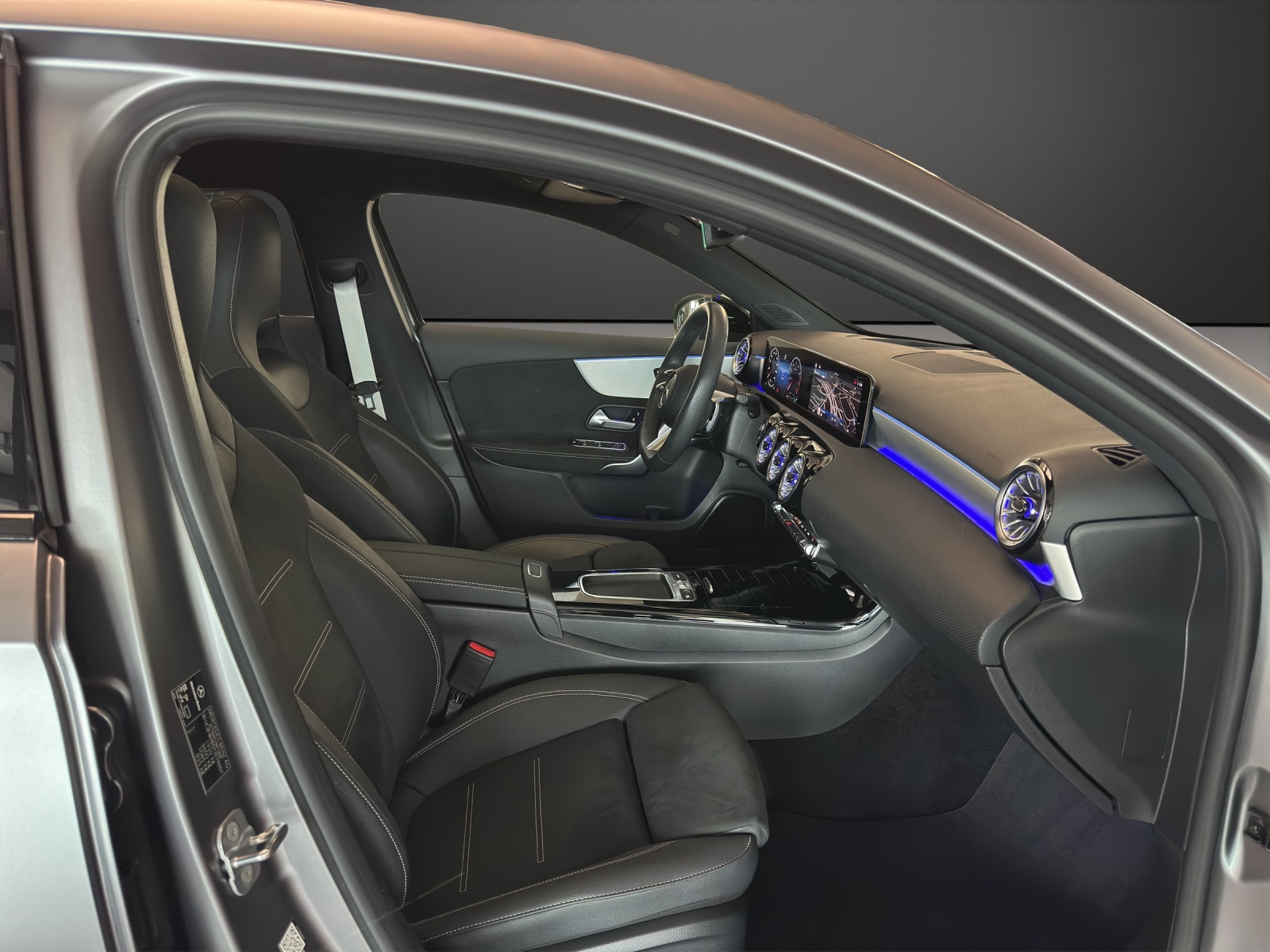 MERCEDES-BENZ A 200 7G-DCT-image-10
